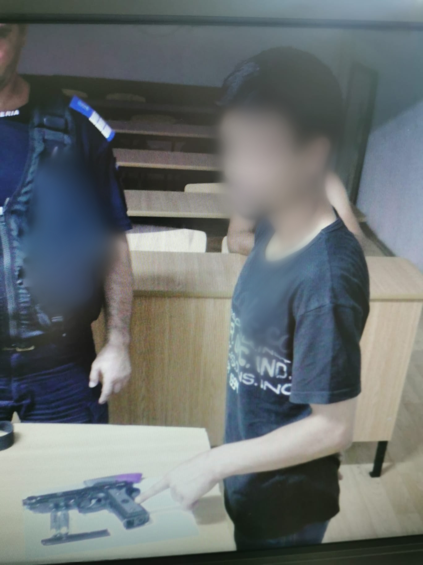 TULCEA: Amenințări cu un pistol și un cuțit. Intervenția jandarmilor a fost salvatoare