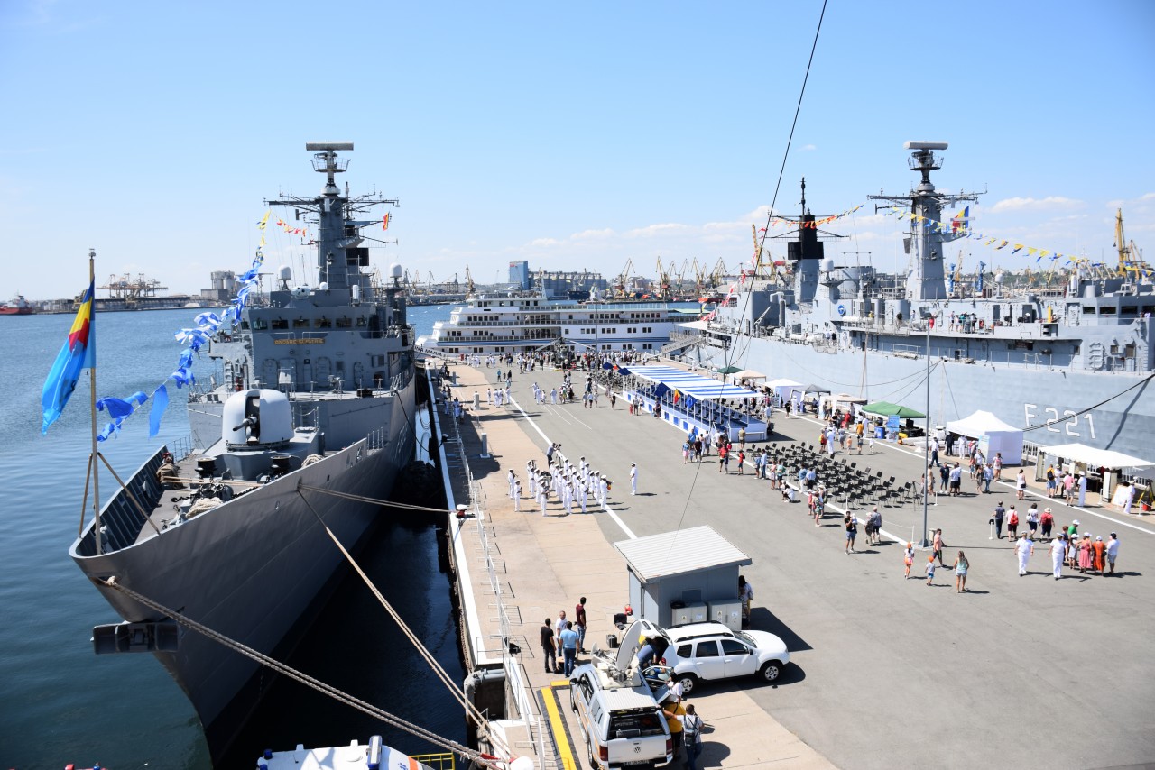 Ziua Marinei Române sărbătorită în Portul Militar Constanţa; la ceremonie participă preşedintele şi premierul