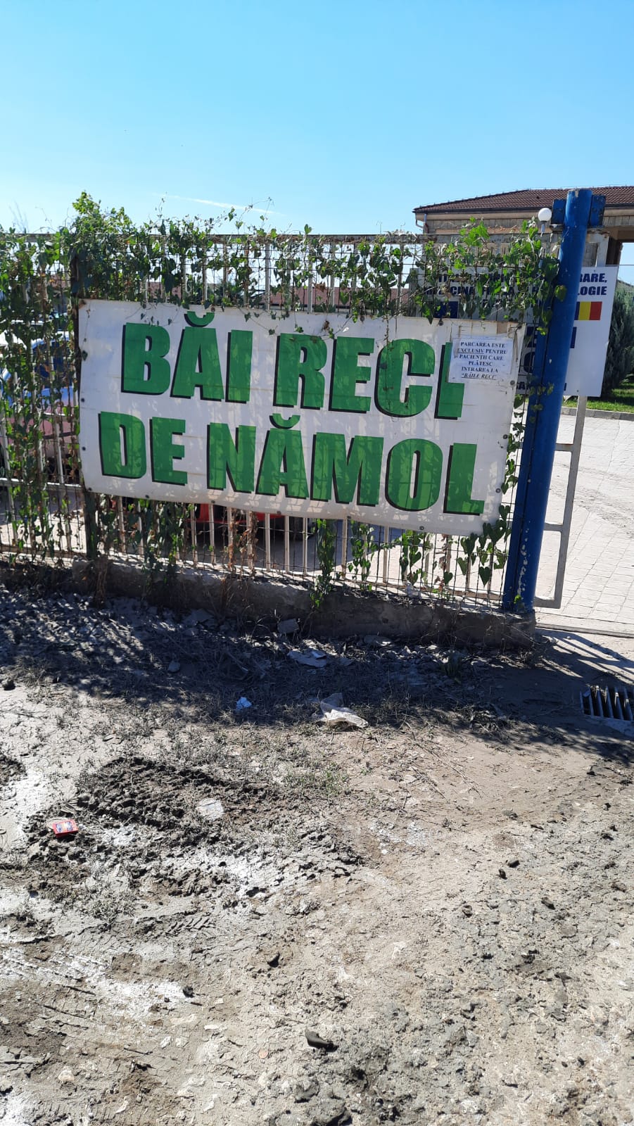 Băi Reci la Eforie Nord cu turiști nemulțumiți. Unde ajung deșeurile atunci când nu gândești unde le arunci