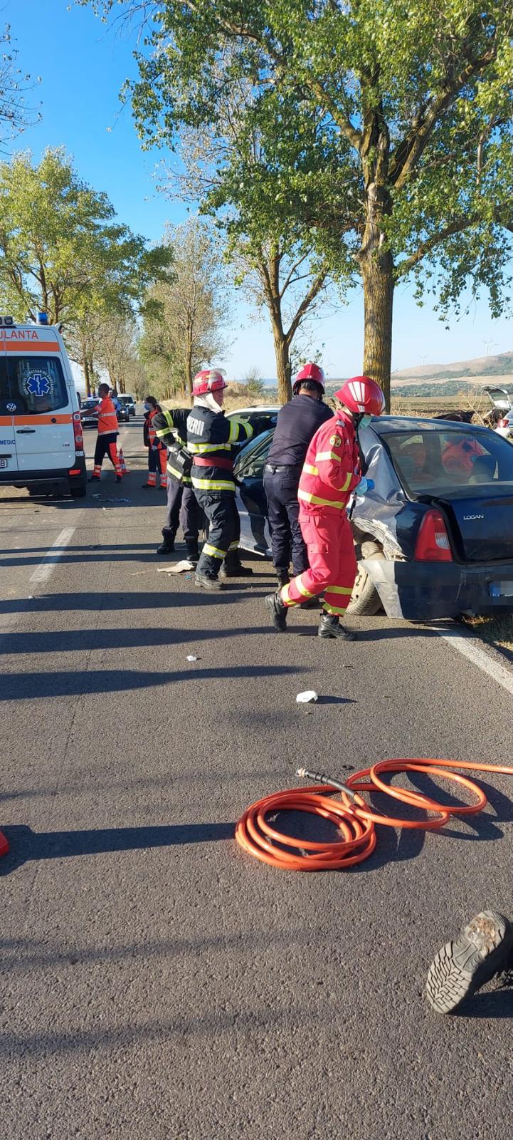 Județul TULCEA/FOTO: Persoană încarcerată în urma unui accident rutier