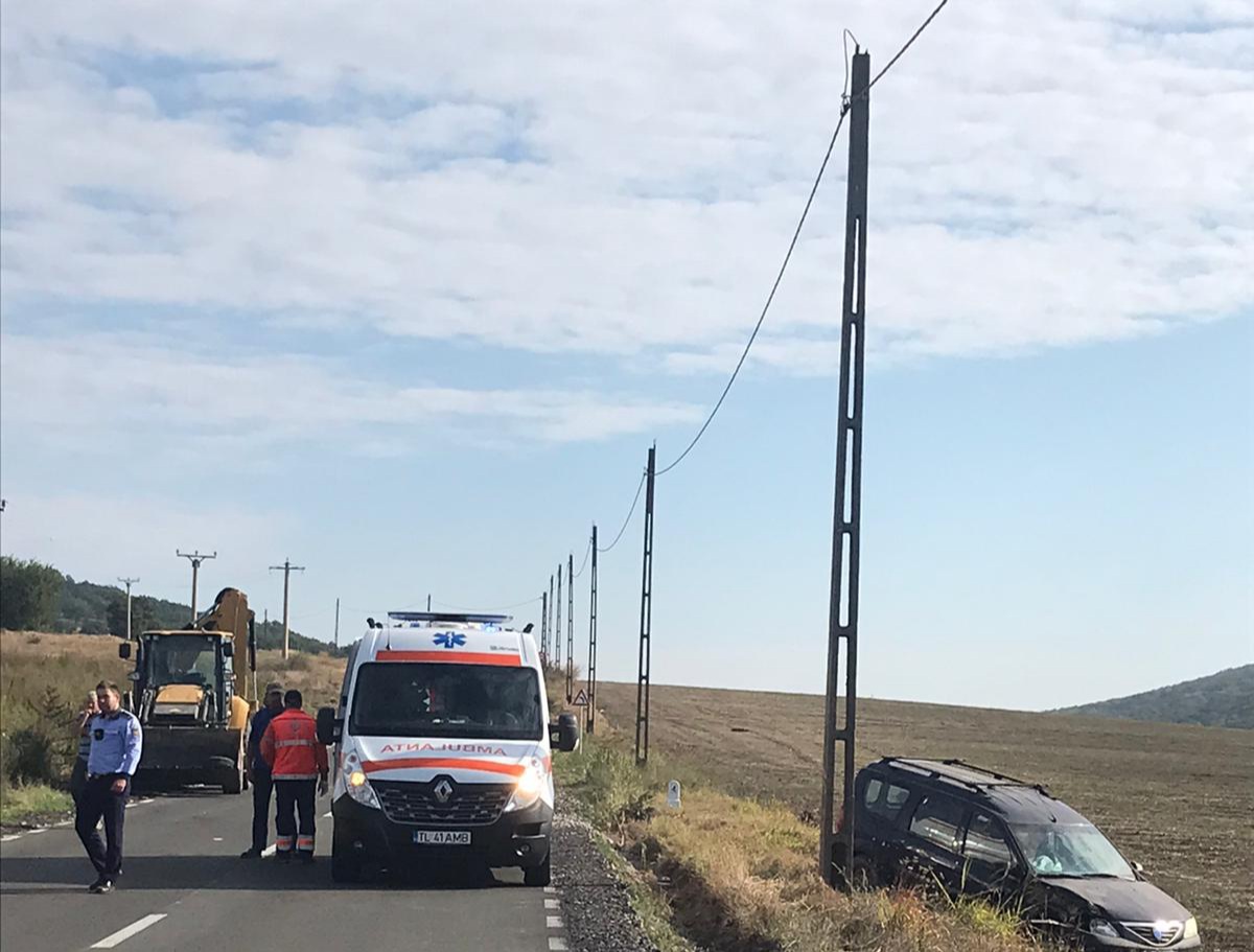 Județul TULCEA: Accident rutier cu un buldodoexcavator și un autoturism