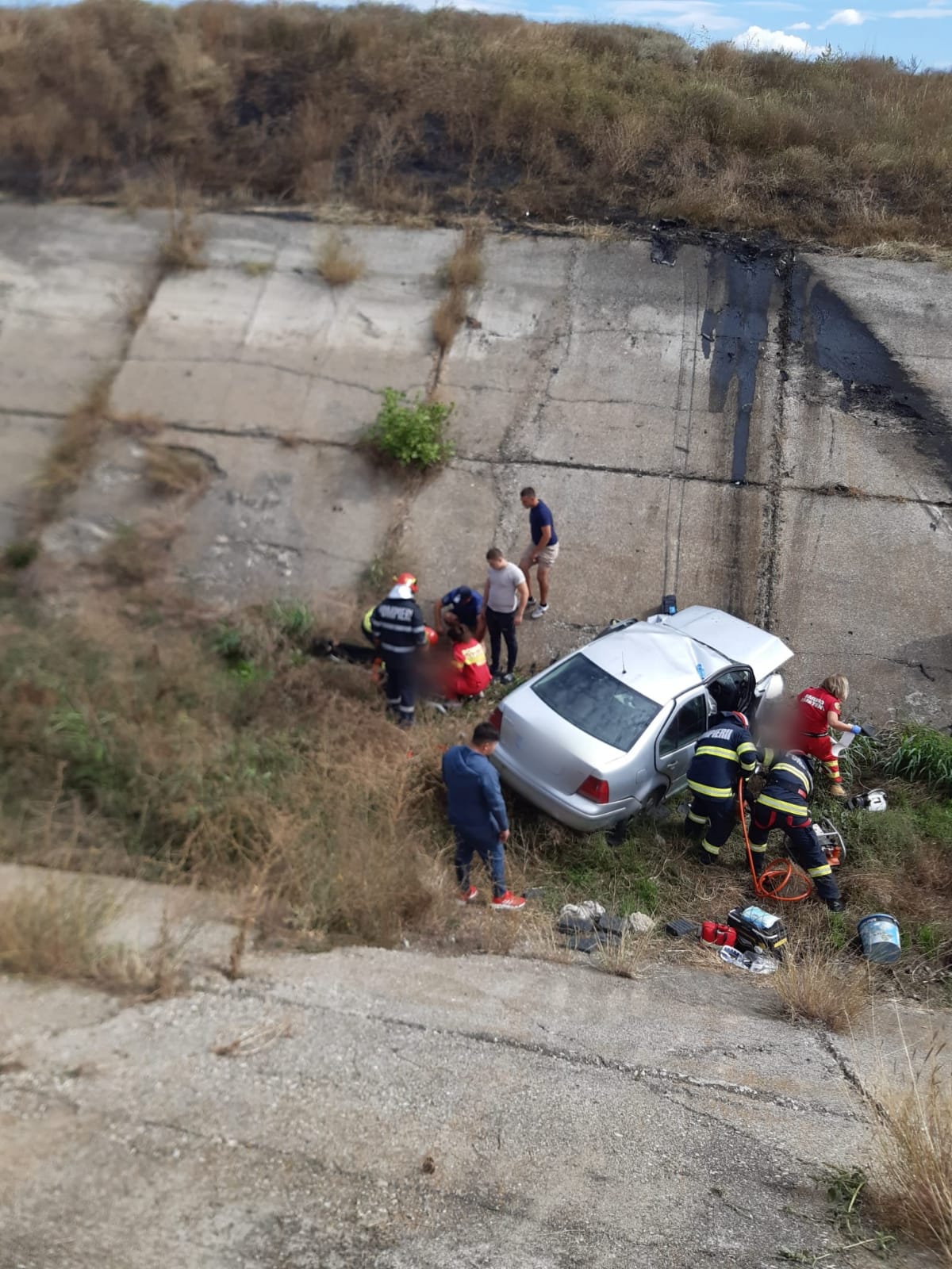 Județul Constanța/UPDATE: Un autoturism a căzut într-un canal de irigații. O persoană a decedat