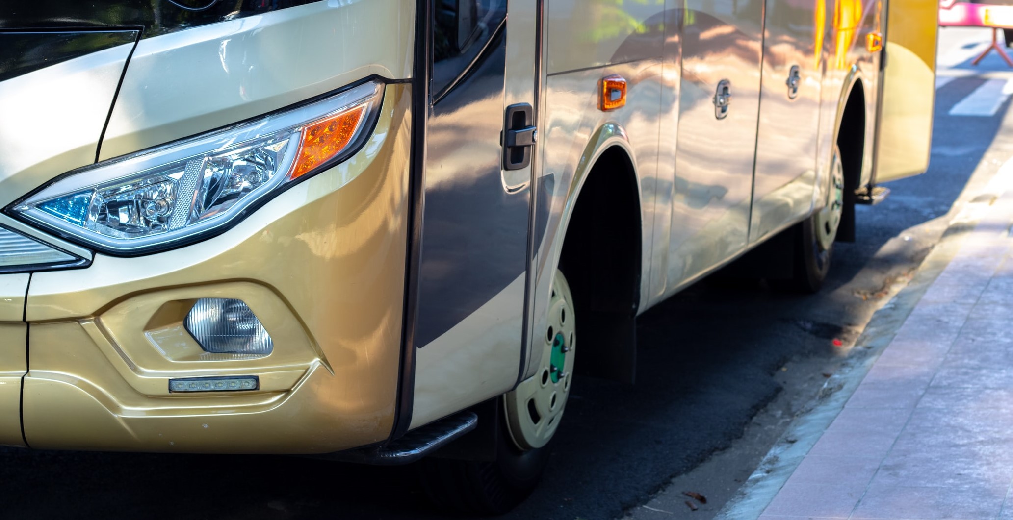 CONSTANŢA: Au fost semnate contractele de delegare de gestiune a serviciului de transport public judeţean de persoane