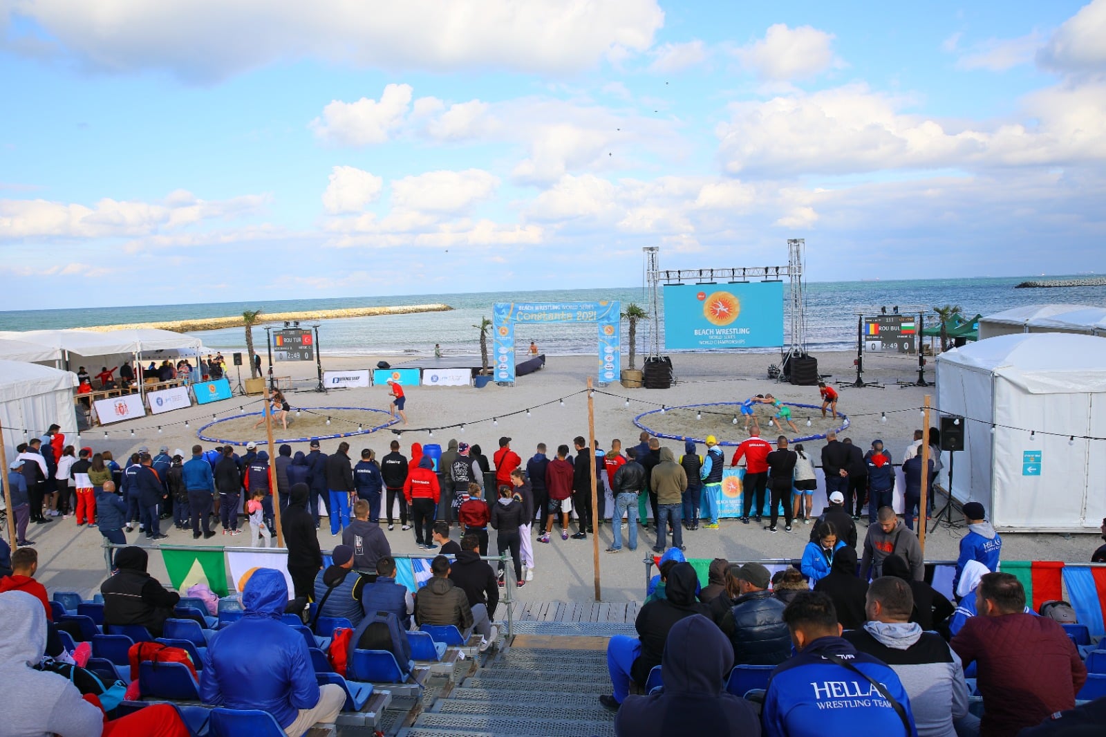 Sportivii români au câștigat 11 medalii la Mondialele de lupte pe plajă pentru cadeţi de la Constanţa