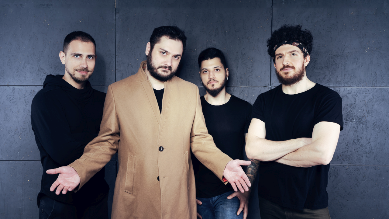 Șerban Georgescu, White Walls: „Arta nu trebuie neapărat să fie un manual de instrucțiuni, arta e frumoasă și atunci când e mister” | Trupa lansează un nou single și videoclip pentru piesa „Month’s End“