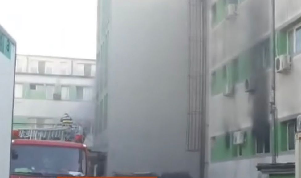 CONSTANŢA: Expertiză tehnică la locul incendiului de la Spitalul de Boli Infecţioase