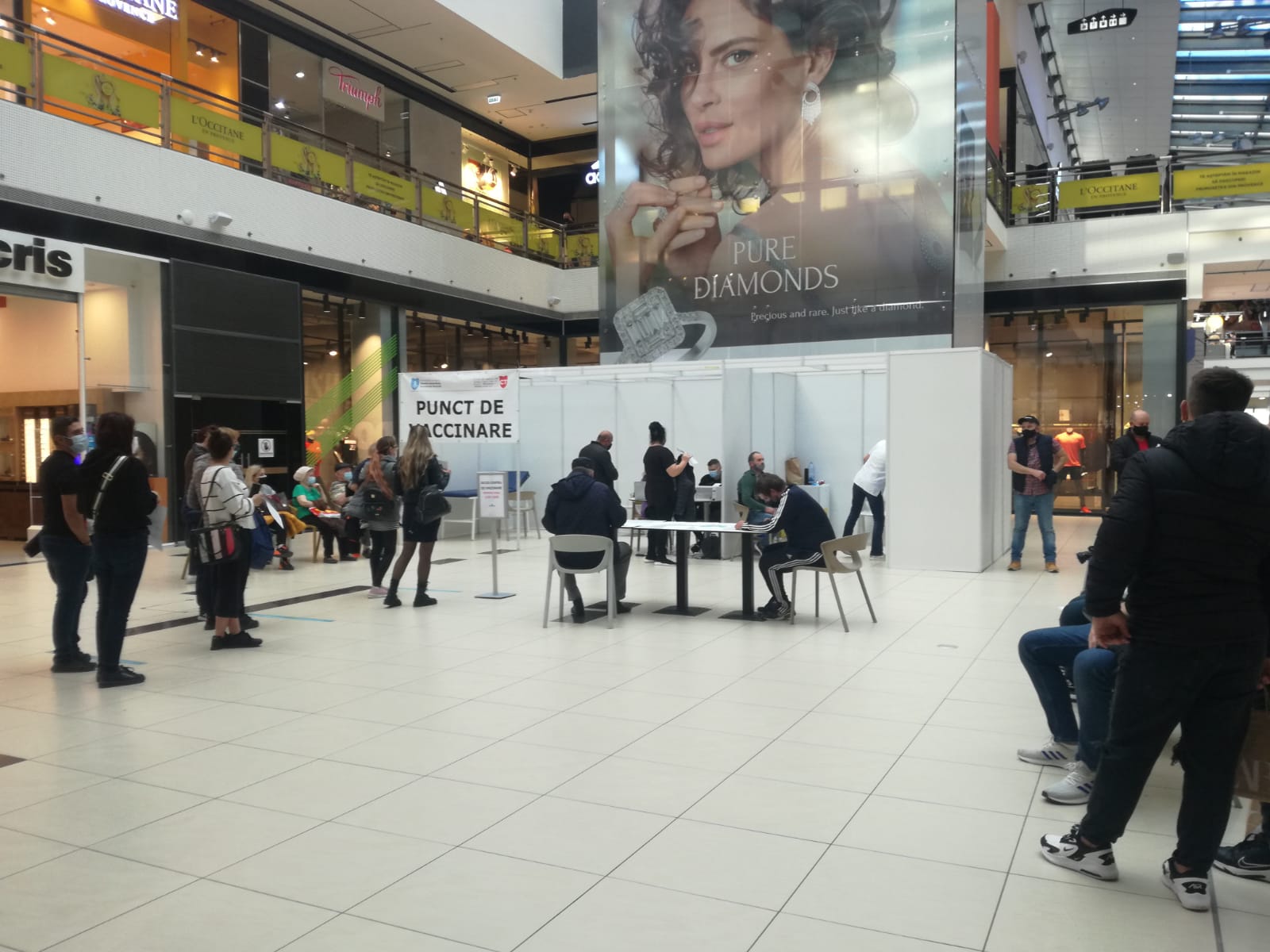 CNSU: Persoanele nevaccinate pot intra în mall doar pentru a se imuniza anti-COVID