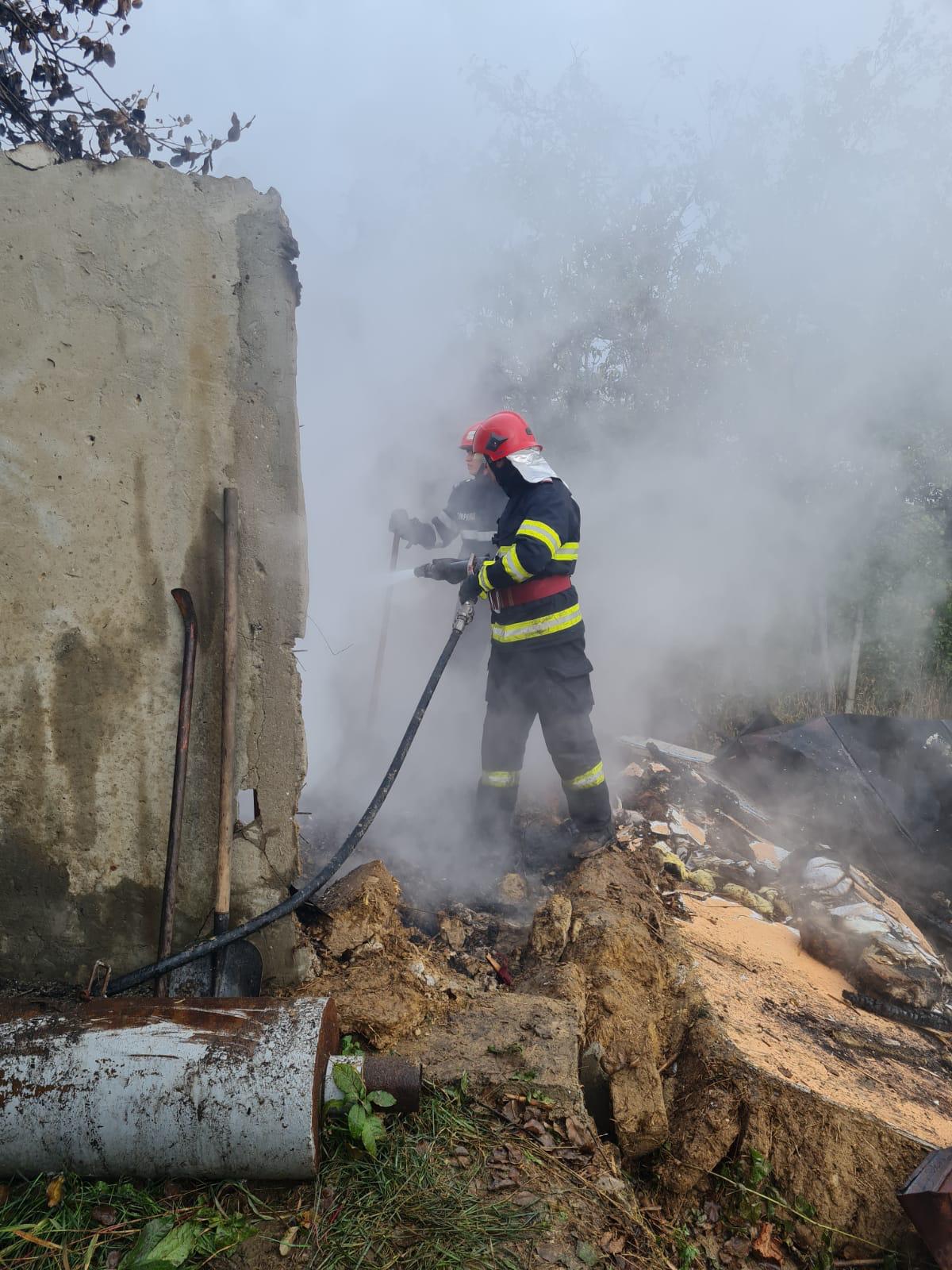TULCEA: Bărbat de 72 de ani, găsit decedat într-o locuinţă afectată de un incendiu