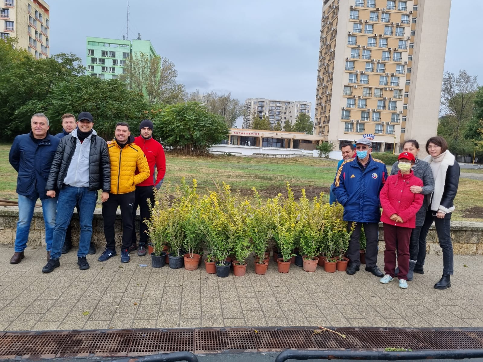 MAMAIA: 50 de arbuști au fost plantați, astăzi, în memoria fostului atlet Traian Petcu