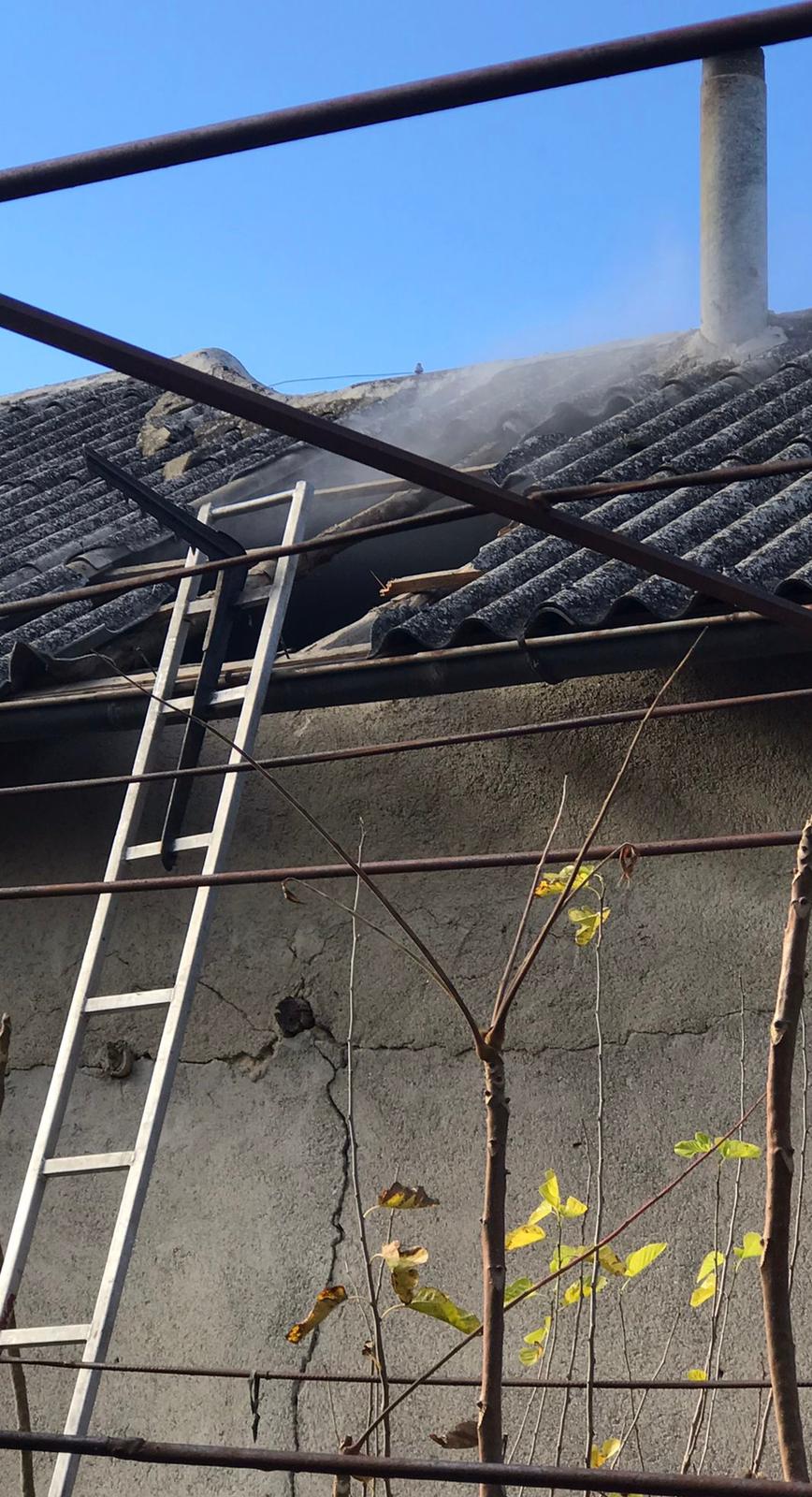 Județul TULCEA/FOTO: Incendiu izbucnit la o casă din cauza unei butelii