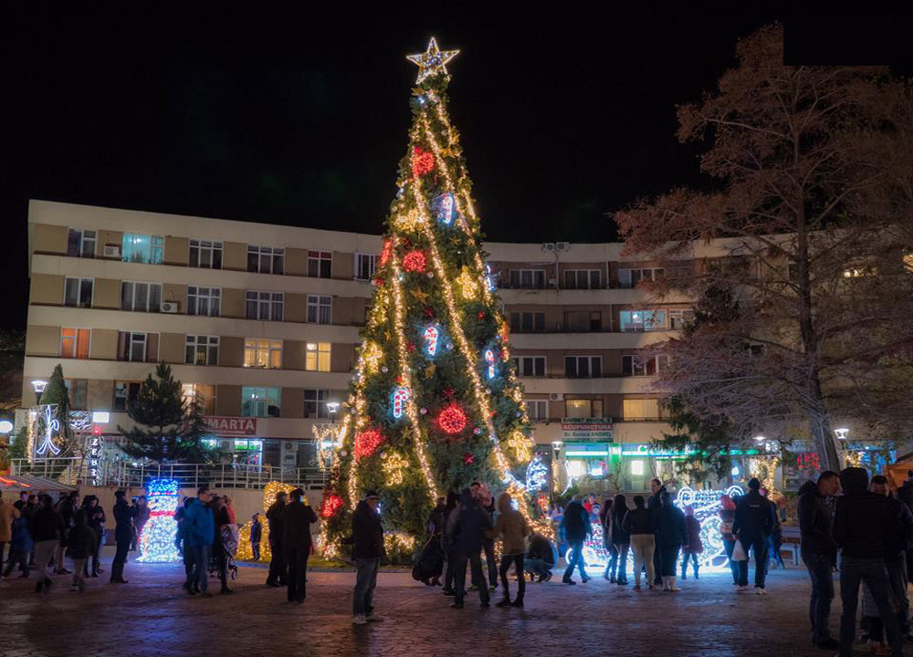 TULCEA: Iluminatul festiv de sărbători va costa de două ori mai mult ca anul trecut. Organizarea unui târg de Crăciun depinde și de rata de vaccinare din municipiu