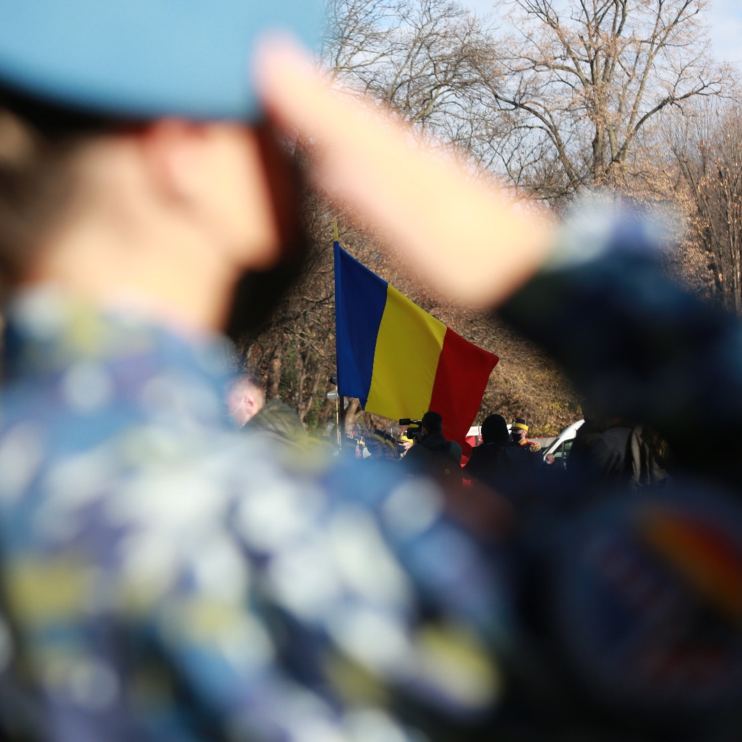 MApN: Aproximativ 1.500 de militari şi specialişti şi 100 de mijloace tehnice, la parada de Ziua Naţională