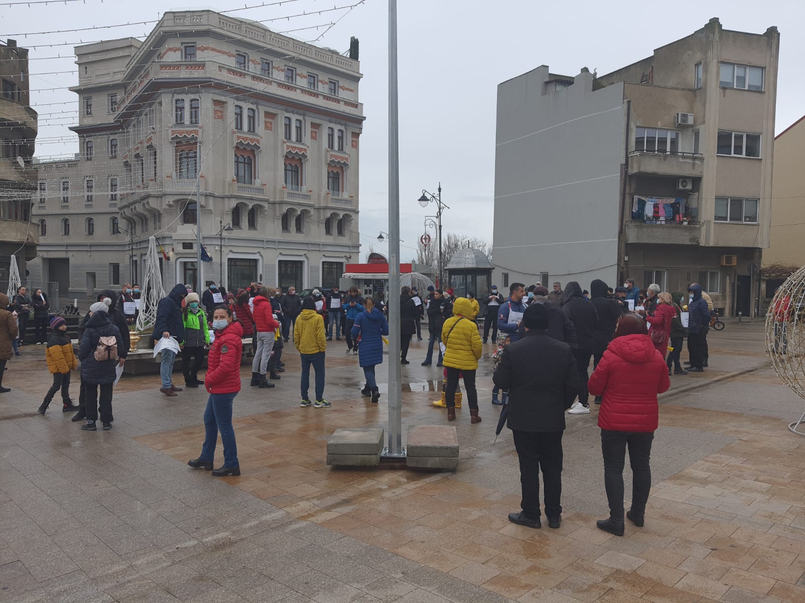FOTO. Protest în Piața Ovidiu. Este prezent și președintele Consiliului Județean Constanța, Mihai Lupu