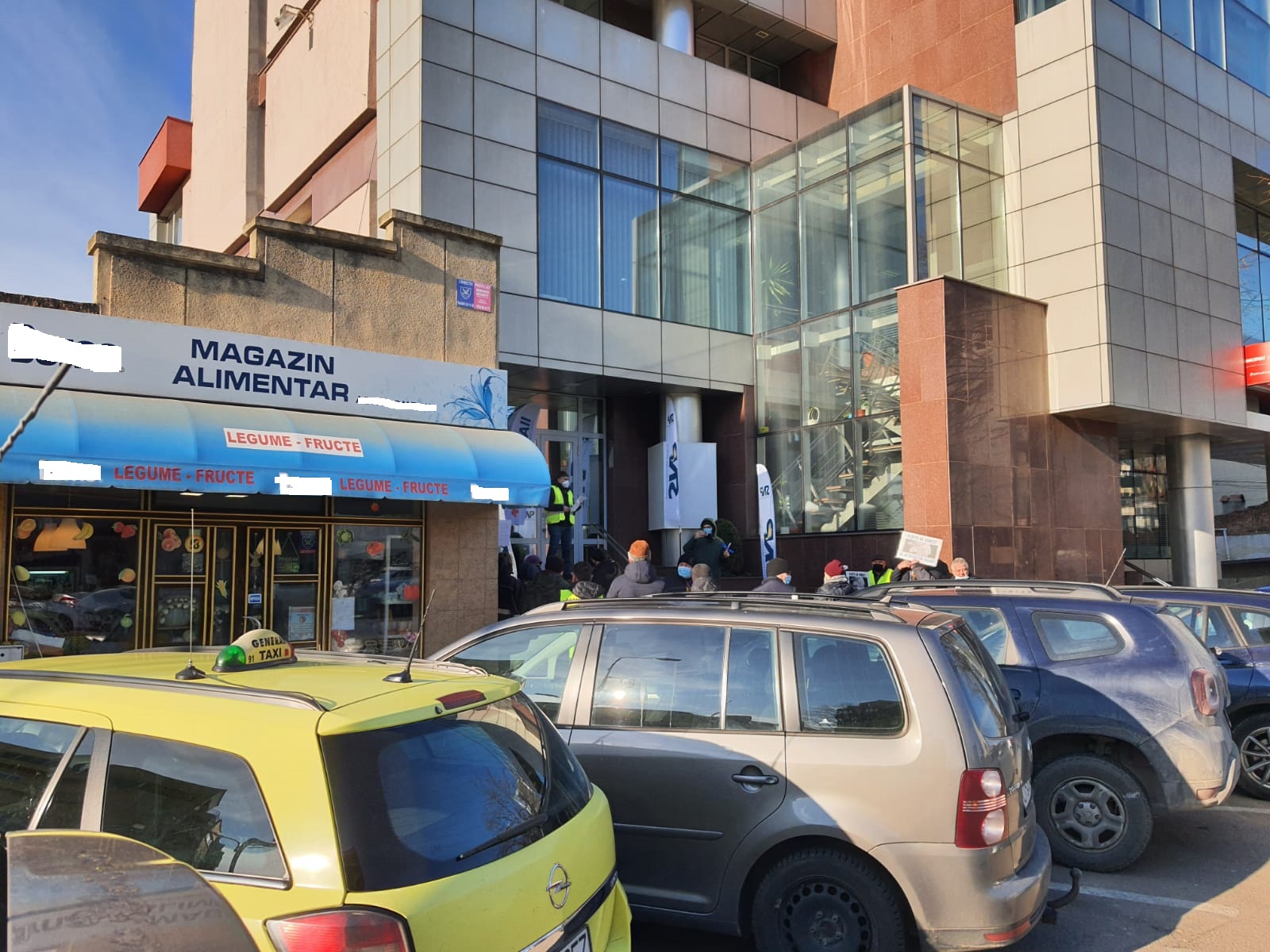 CONSTANŢA: Protest în fața sediului OMV Petrom