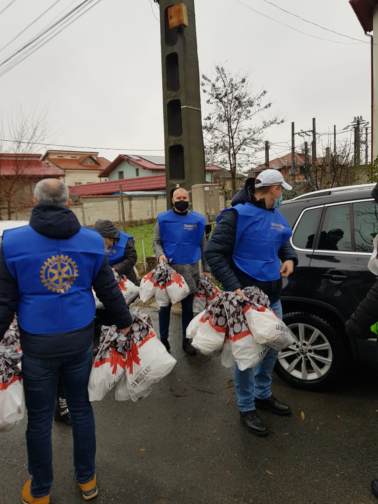 Copiii de la Centrul de Zi Agigea au primit daruri de la Moș Crăciun și o importantă donație de tehnică de calcul, de la Clubul Rotary Cetatea Tomis