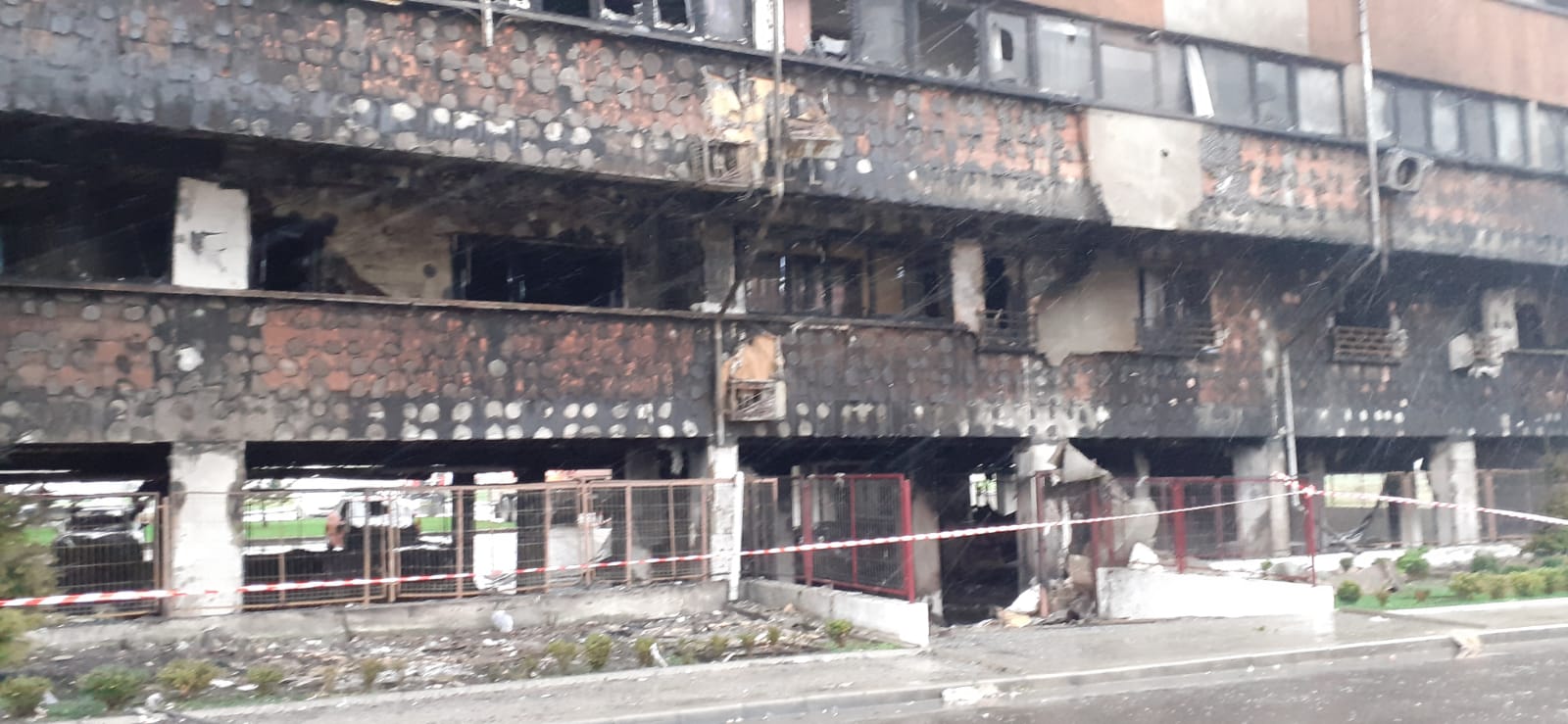 CONSTANŢA: Minorul suspectat de producerea incendiului de pe strada Grindeanu, arestat la domiciliu