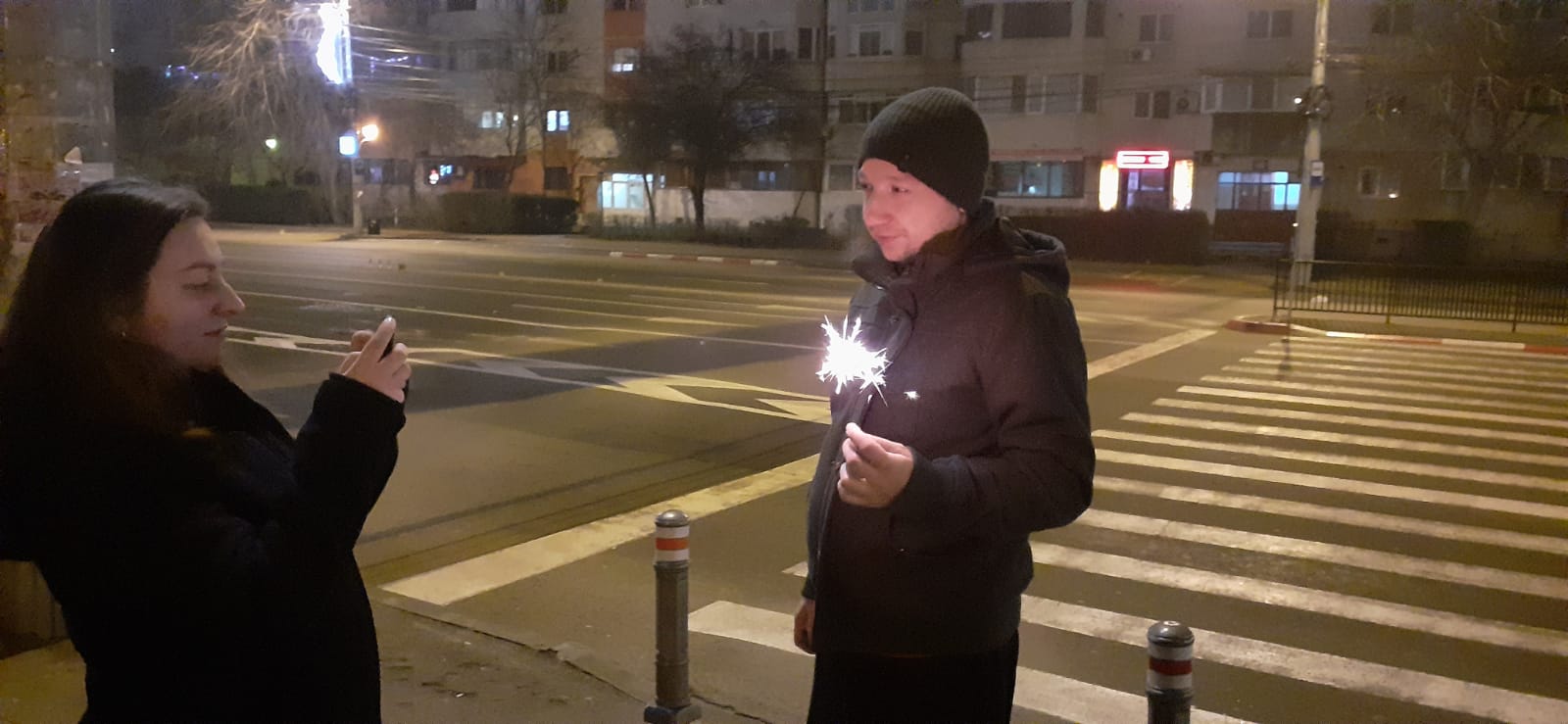 VIDEO/FOTO. Constănțenii au întâmpinat Noul An pe stradă