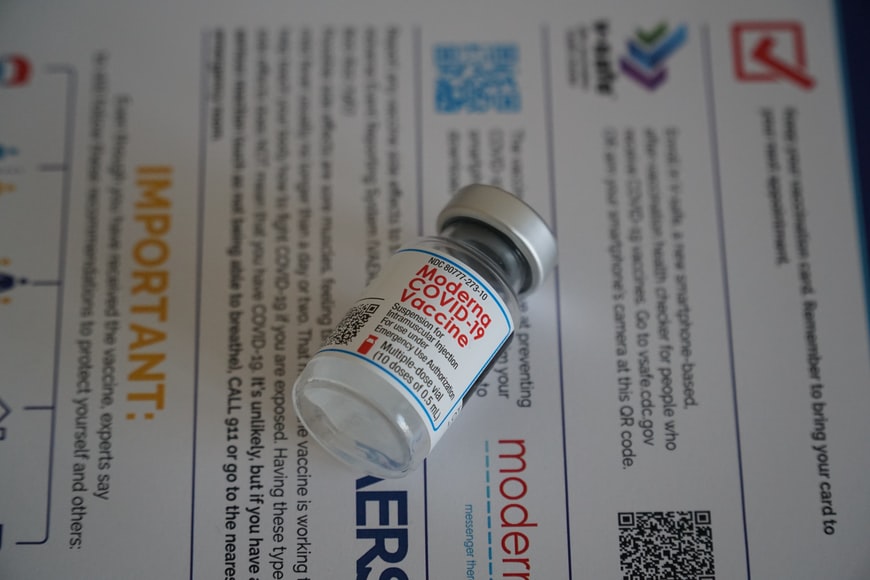 CNCAV: O nouă tranşă de vaccin de la compania farmaceutică Moderna a sosit în ţară