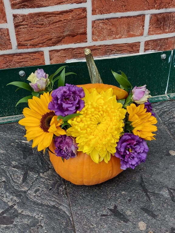 INTERVIU | Alexandru Nuțuică, florist: „Nu trebuie să știm prea multe despre flori, pentru că nimeni nu o să dea cu o floare niciodată greș“