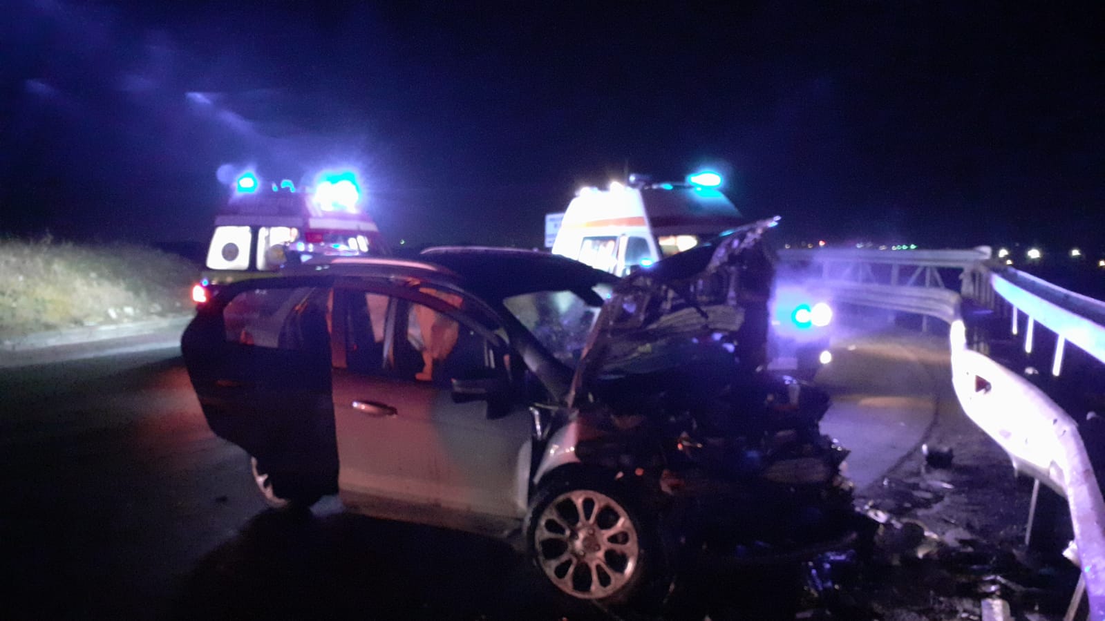 CONSTANȚA/FOTO: Cinci persoane rănite într-un accident rutier. Mașina implicată a apelat singură la 112