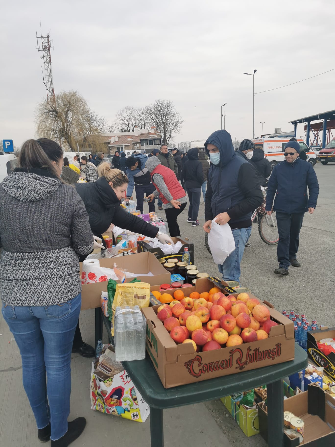 FOTO: Constănțenii se mobilizează pe rețelele sociale și vin în sprijinul semenilor care fug din Ucraina