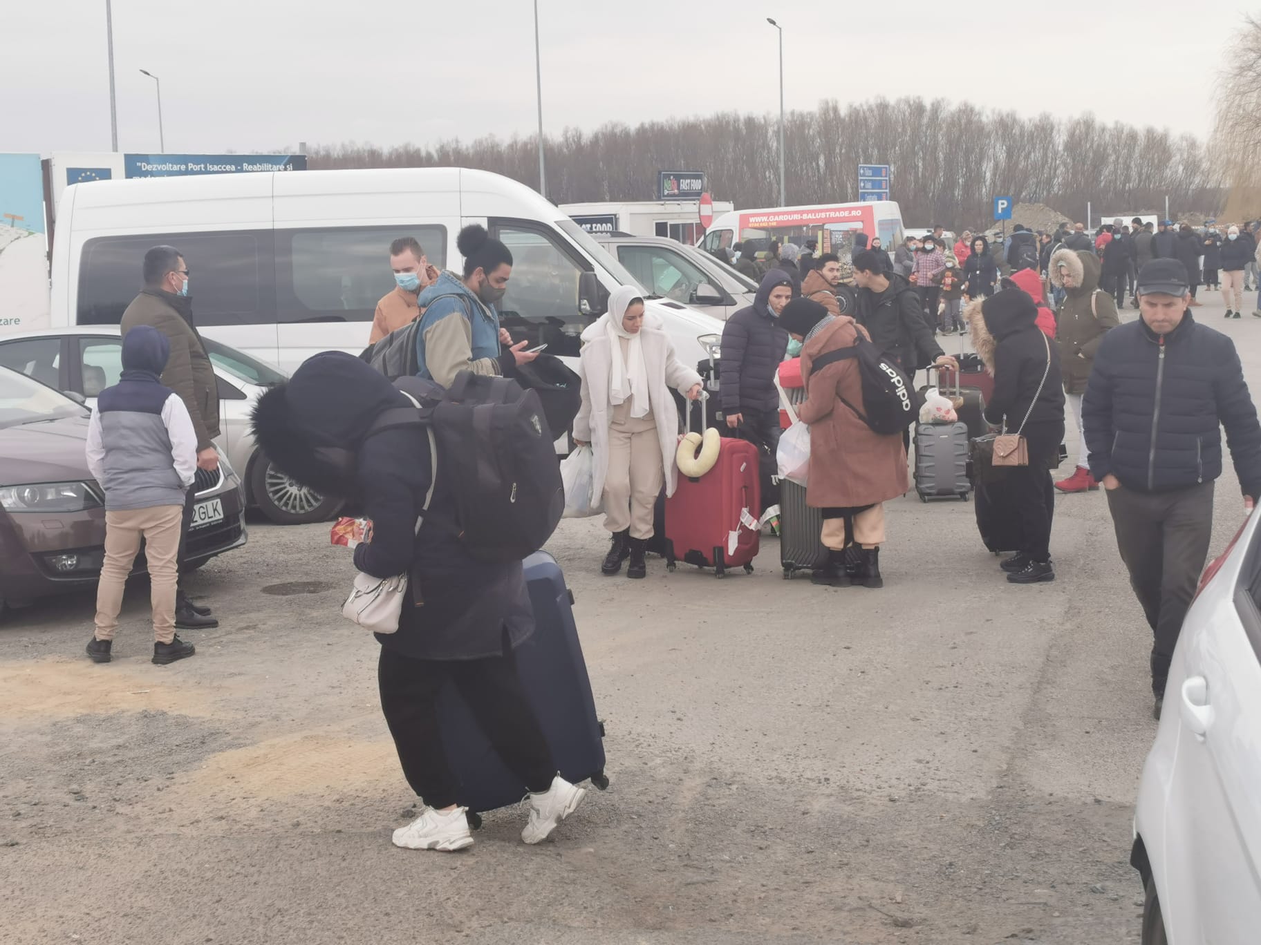 TULCEA: Peste 2000 de refugiați au intrat în România, pe la Isaccea, în ultimele 48 de ore. Cum pot fi ajutați aceștia