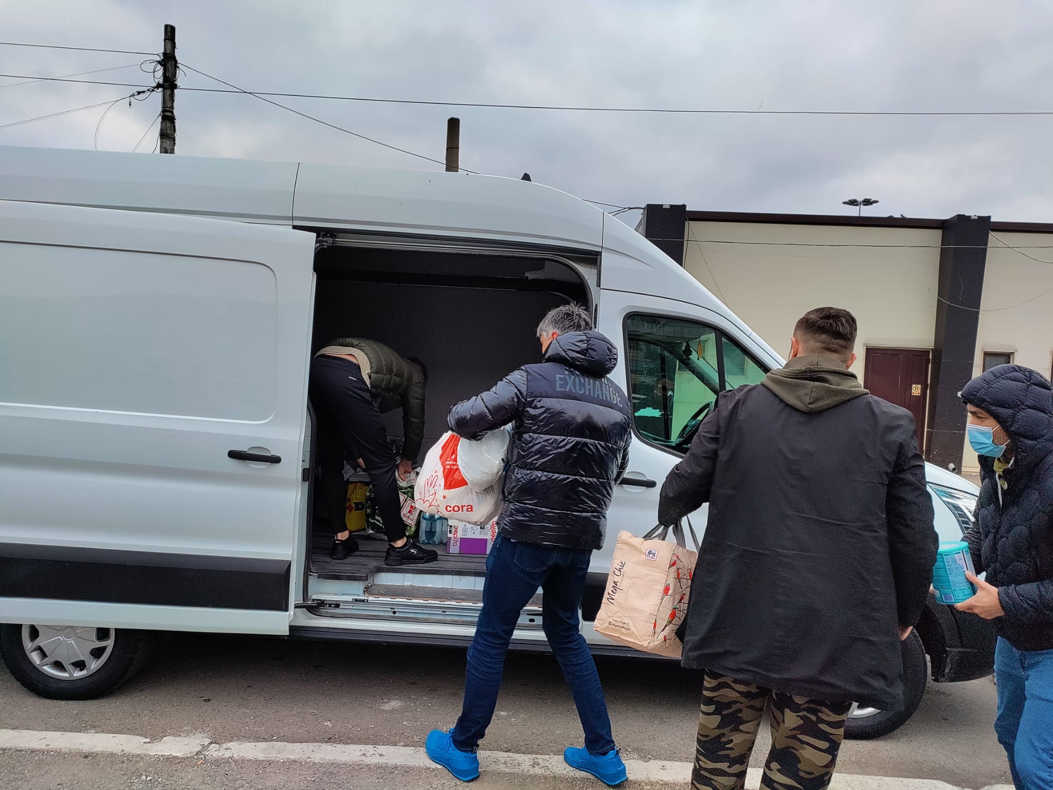 CONSTANȚA: Un convoi cu ajutoare umanitare pentru refugiați va pleca în această dimineață spre Isaccea