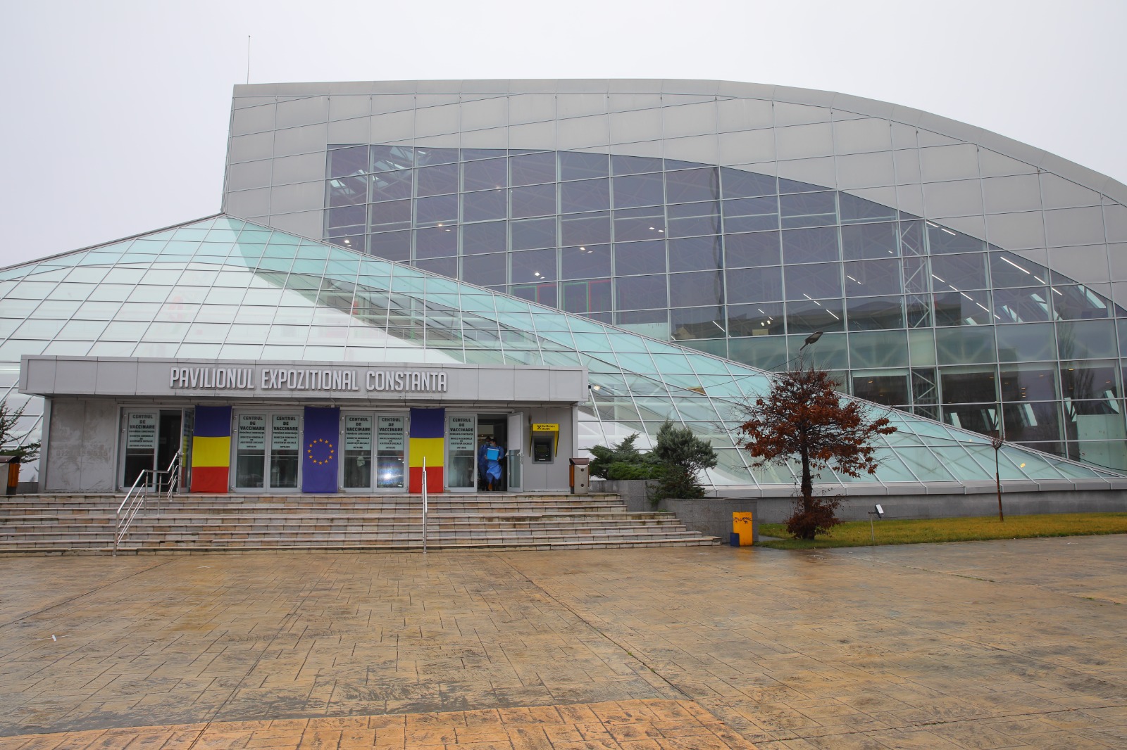 Pavilionul expozițional din Constanța a fost inundat. Pompierii intervin pentru evacuarea apei