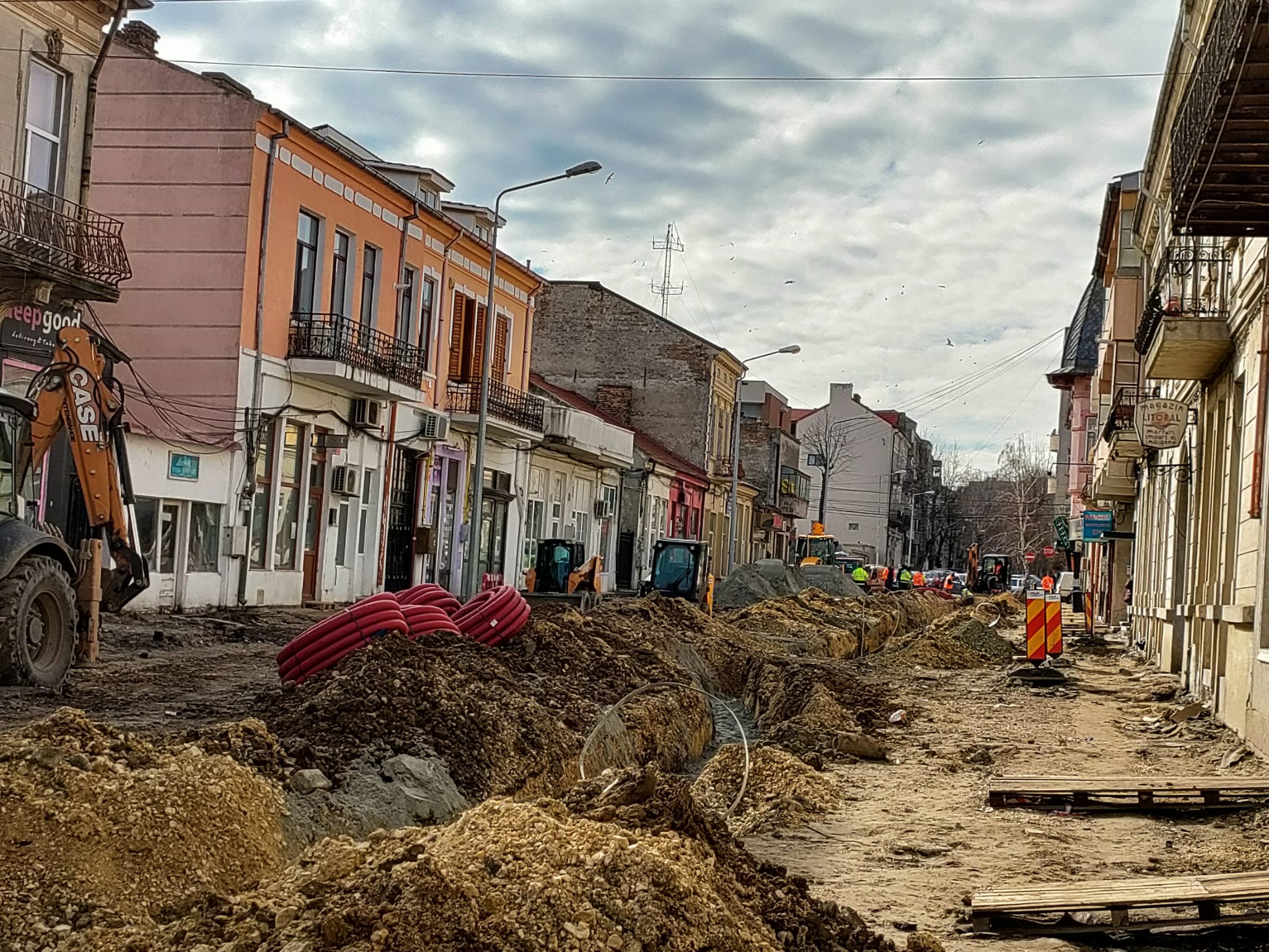 FOTOREPORTAJ. Când se vor ÎNCHEIA lucrările de pe strada ȘTEFAN CEL MARE