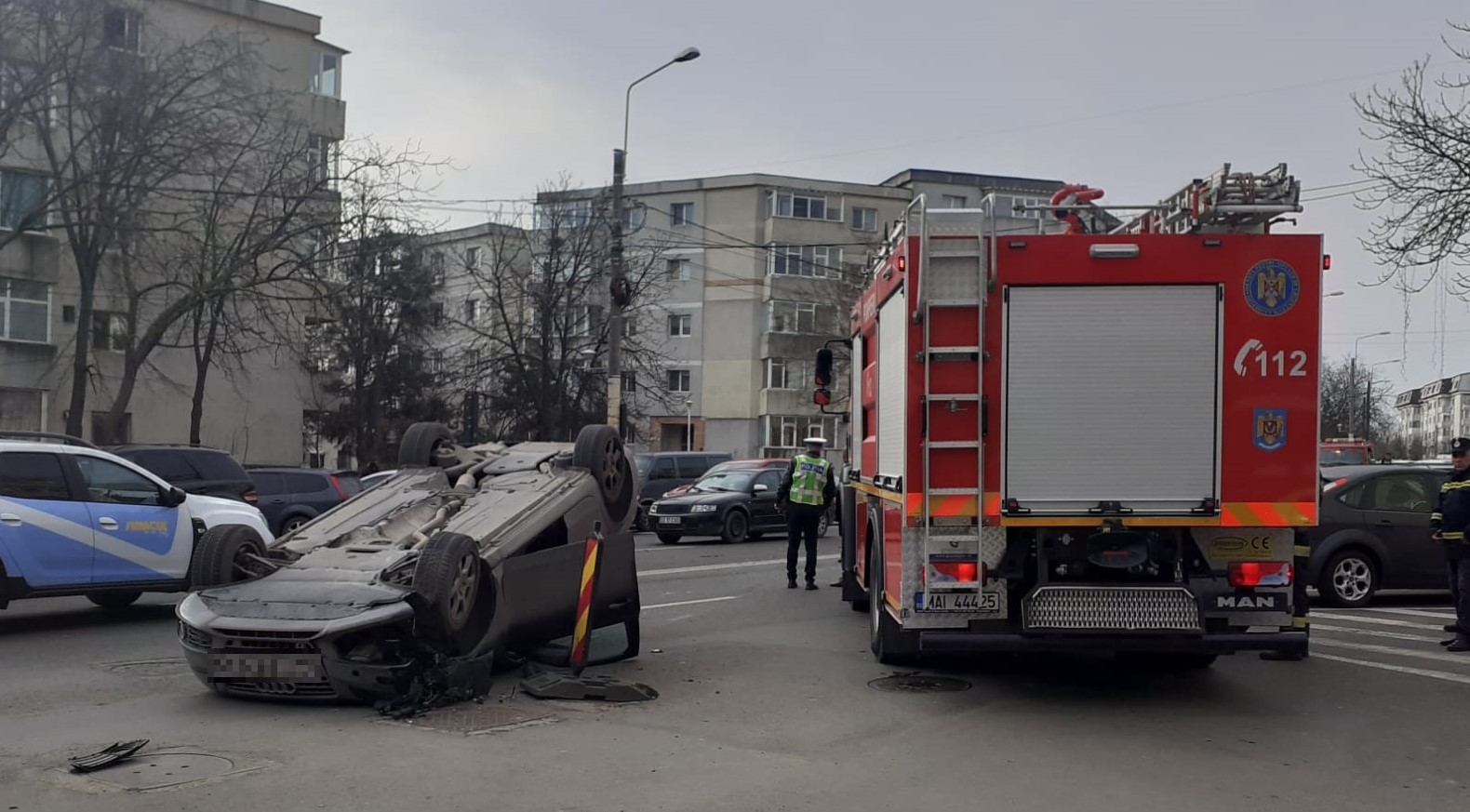 CONSTANŢA: Accident rutier pe strada Soveja. În zonă se circulă cu dificultate