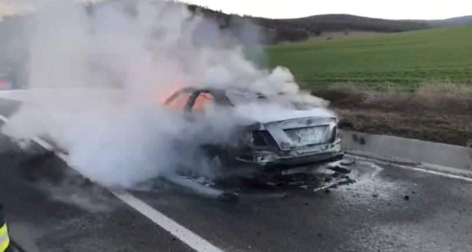 TULCEA: Autoturism distrus de un incendiu