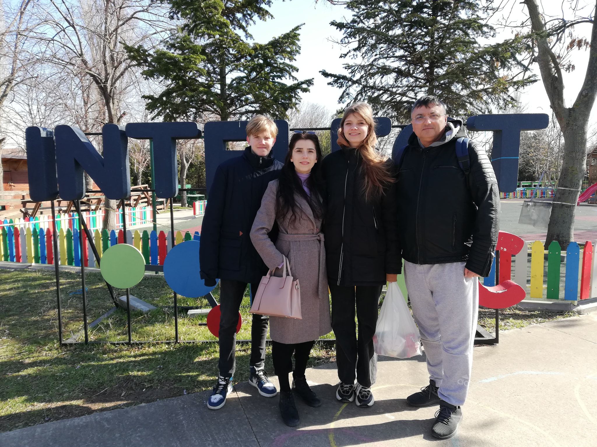 O zi de relaxare la Constanța pentru trei copii refugiați din Ucraina