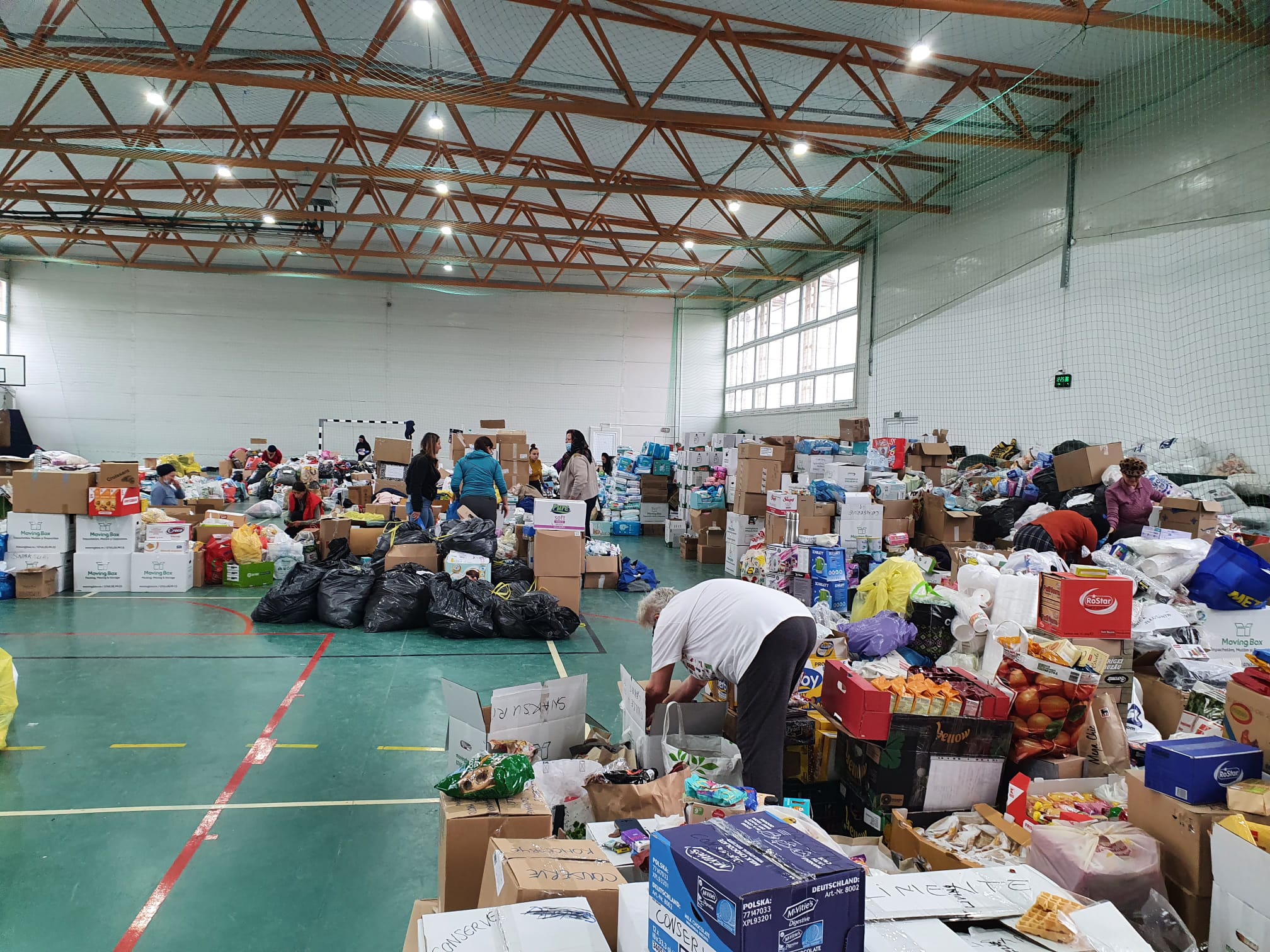 TULCEA: Donații în număr foarte mare, spre Isaccea. Care sunt necesitățile de moment ale refugiaților