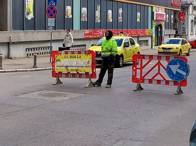 CONSTANŢA: Trafic îngreunat la intersecția străzii Soveja cu bulevardul Alexandru Lăpușneanu, din cauza unor lucrări RAJA
