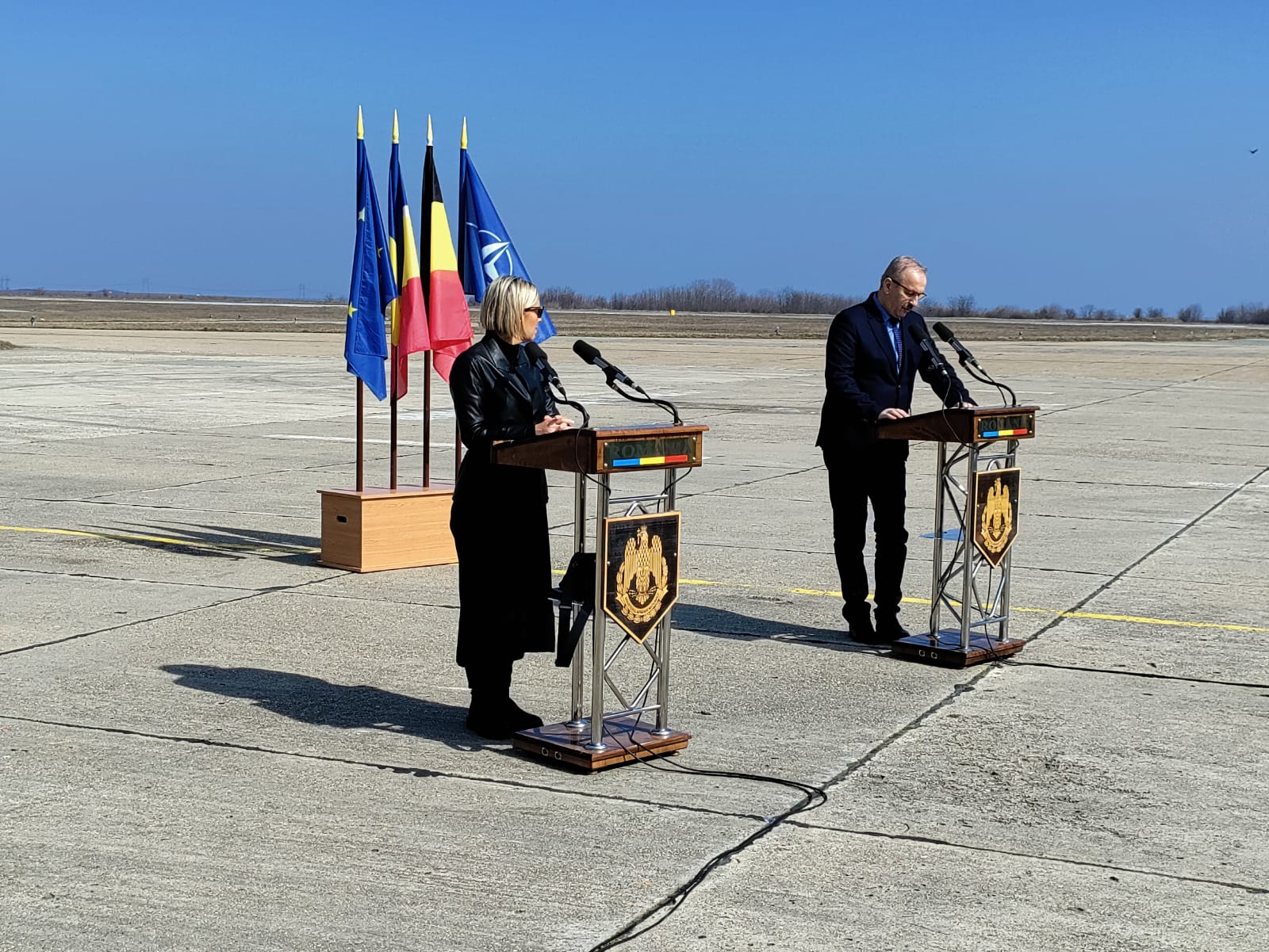 Ministrul Dîncu se întâlneşte cu omologul său belgian la Baza militară de la Mihail Kogălniceanu