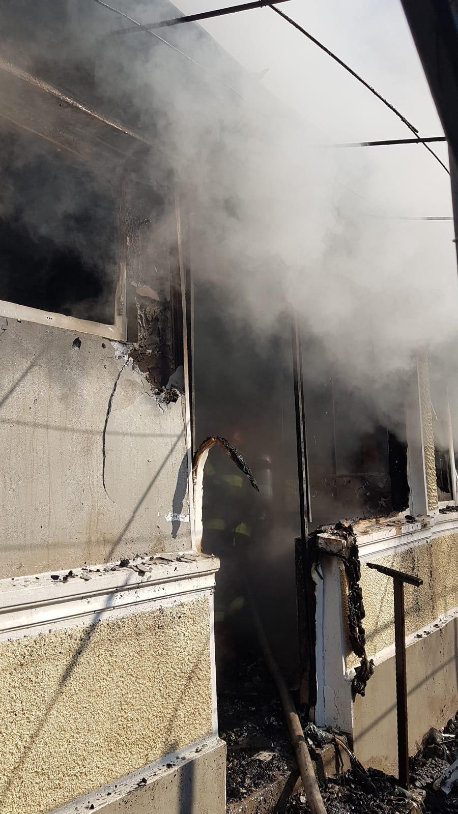 Județul TULCEA/FOTO: Explozie de butelie urmată de un incendiu