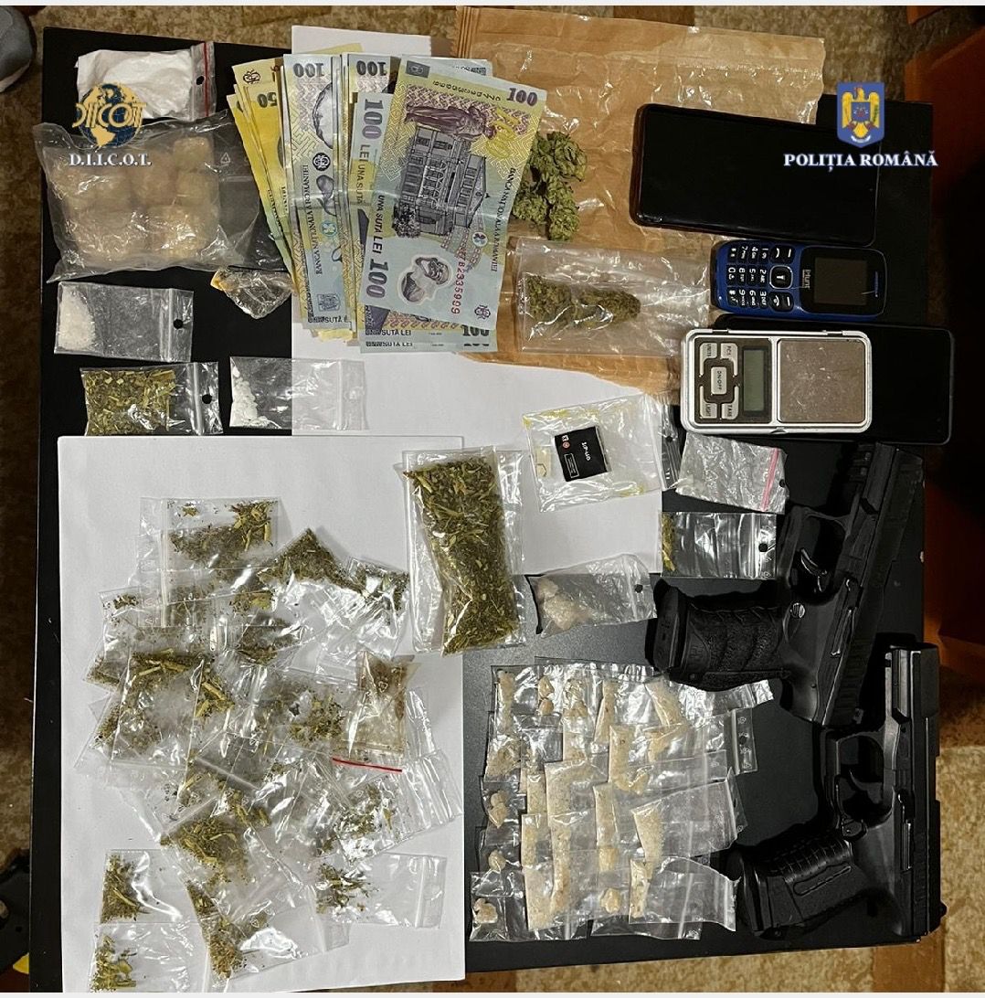 CONSTANȚA: Captură de droguri a polițiștilor de la Crima Organizată. Trei persoane, reținute