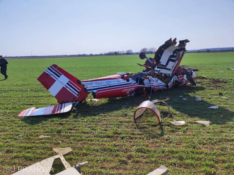 Avion de acrobaţie prăbuşit la Strejnicu, pilotul a decedat