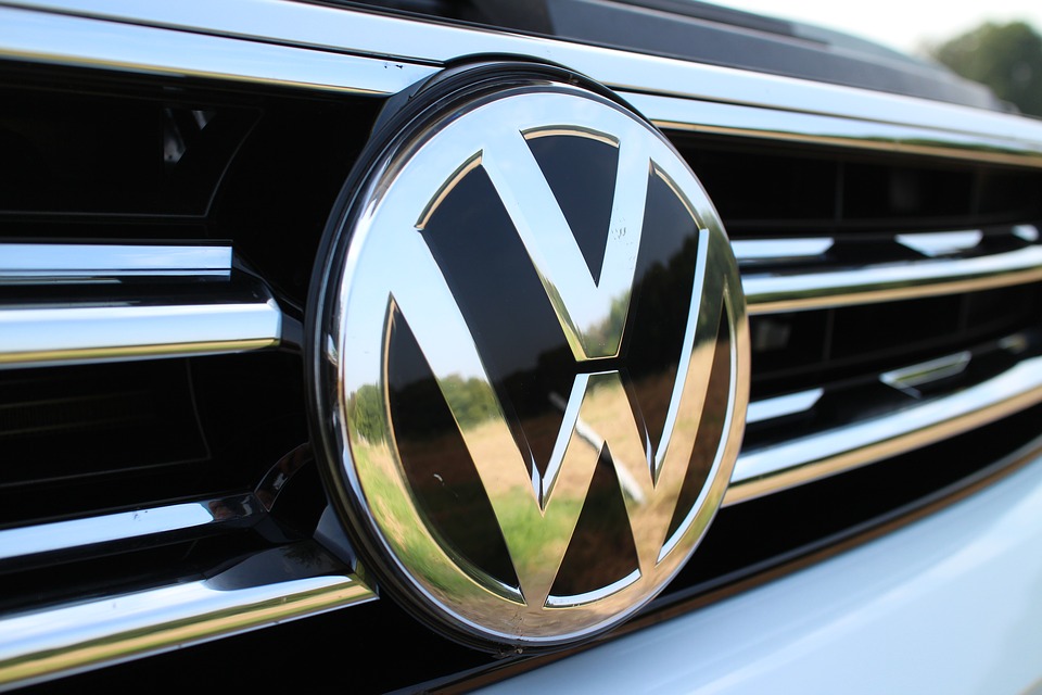 Grupul german Volkswagen nu va mai prelua comenzi pentru multe din modelele hibrid
