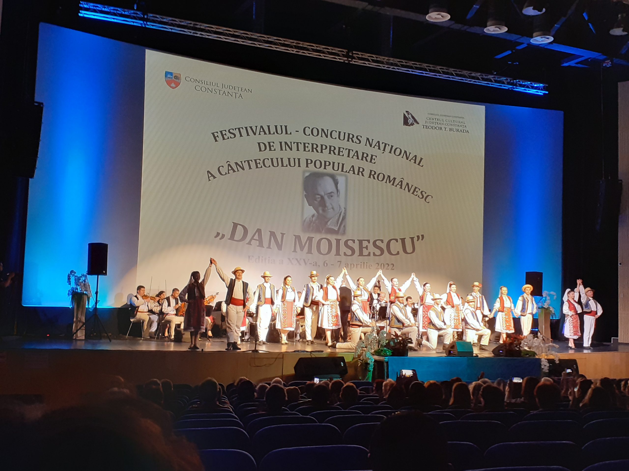 11 concurenţi participă la cea de-a 25-a ediţie a Festivalului Concurs Național de Interpretare a Cântecului Popular Românesc ”Dan Moisescu”
