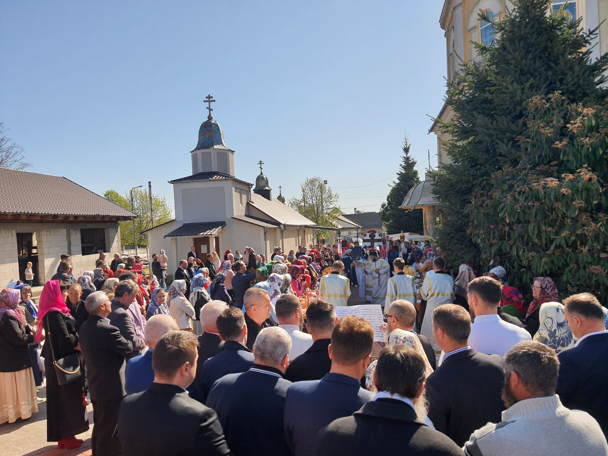 Păstrători ai credinței pravoslavnice, credincioșii ortodocși de rit vechi sărbătoresc, astăzi, Paștele