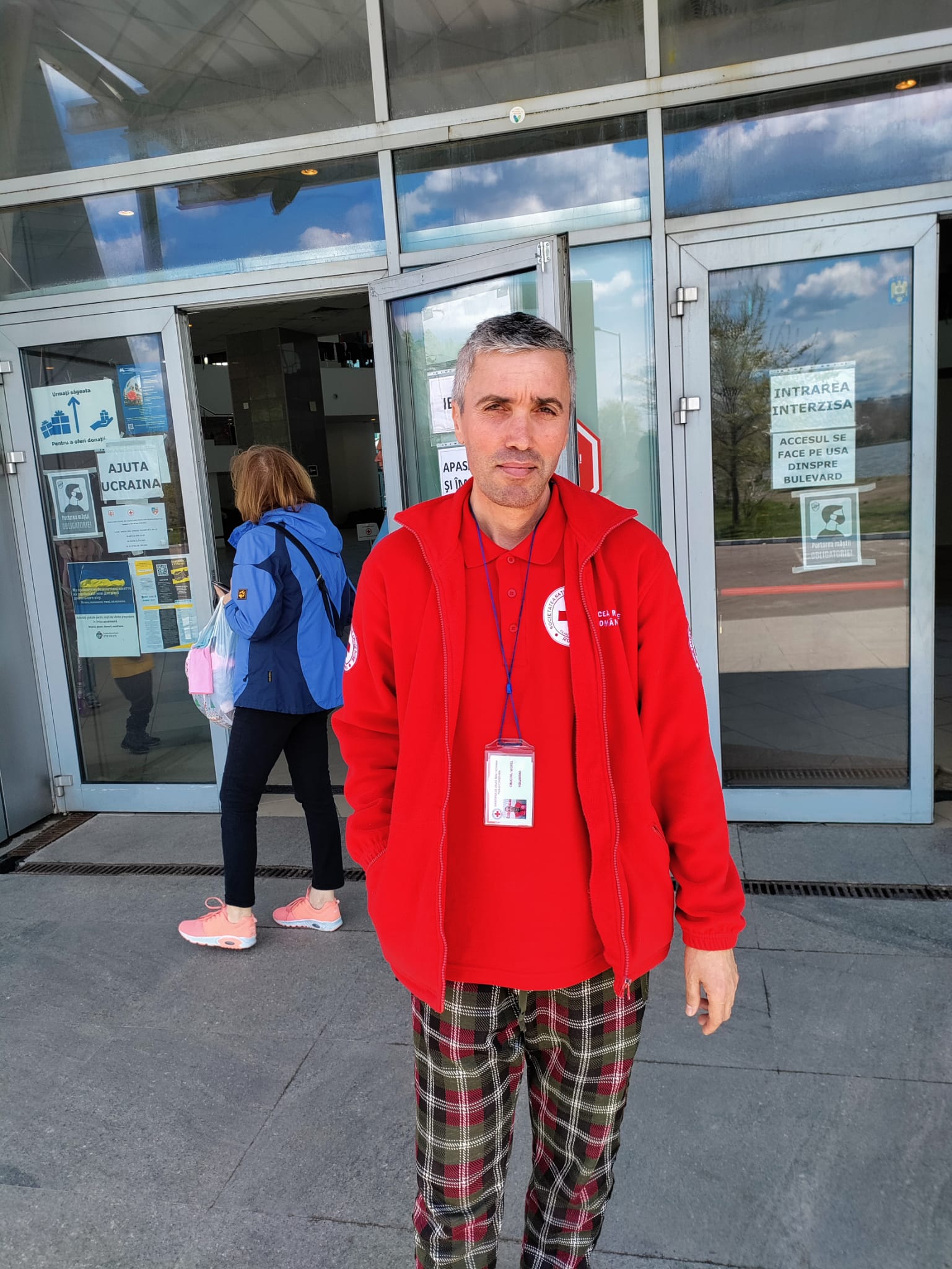 CONSTANŢA: Voluntarii Crucii Roşii ajută refugiaţii ucraineni