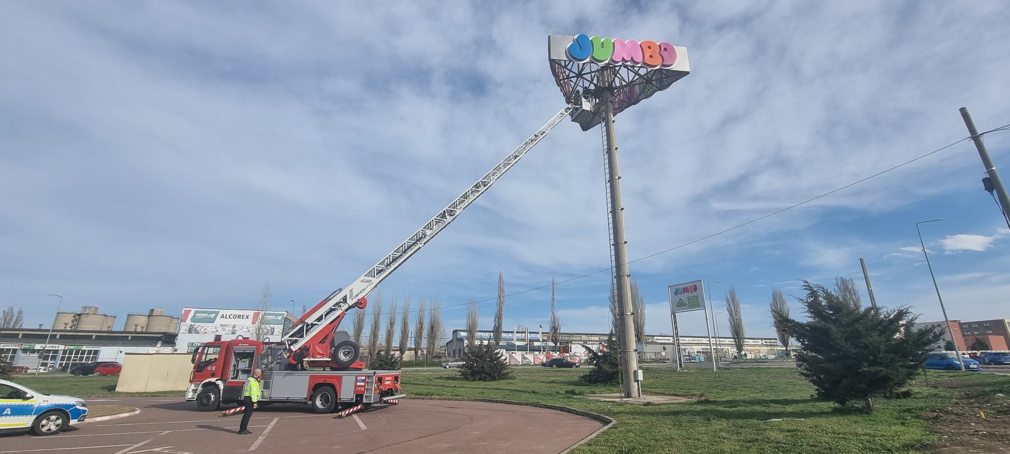 FOTO. Intervenție a pompierilor la un centru comercial din Constanța