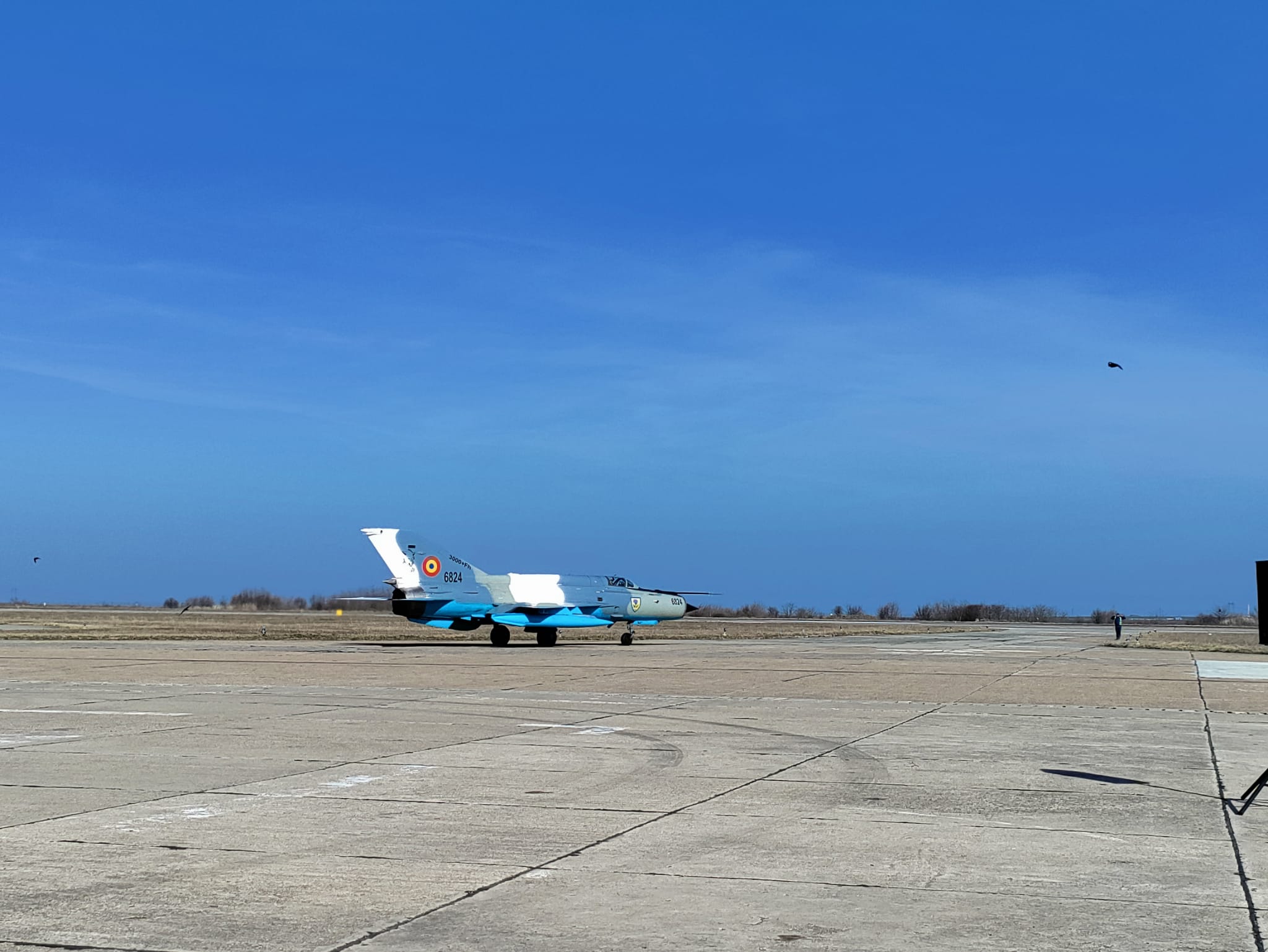Un avion MiG21 – LanceR a aterizat de URGENȚĂ pe aerodromul MIHAIL KOGĂLNICEANU