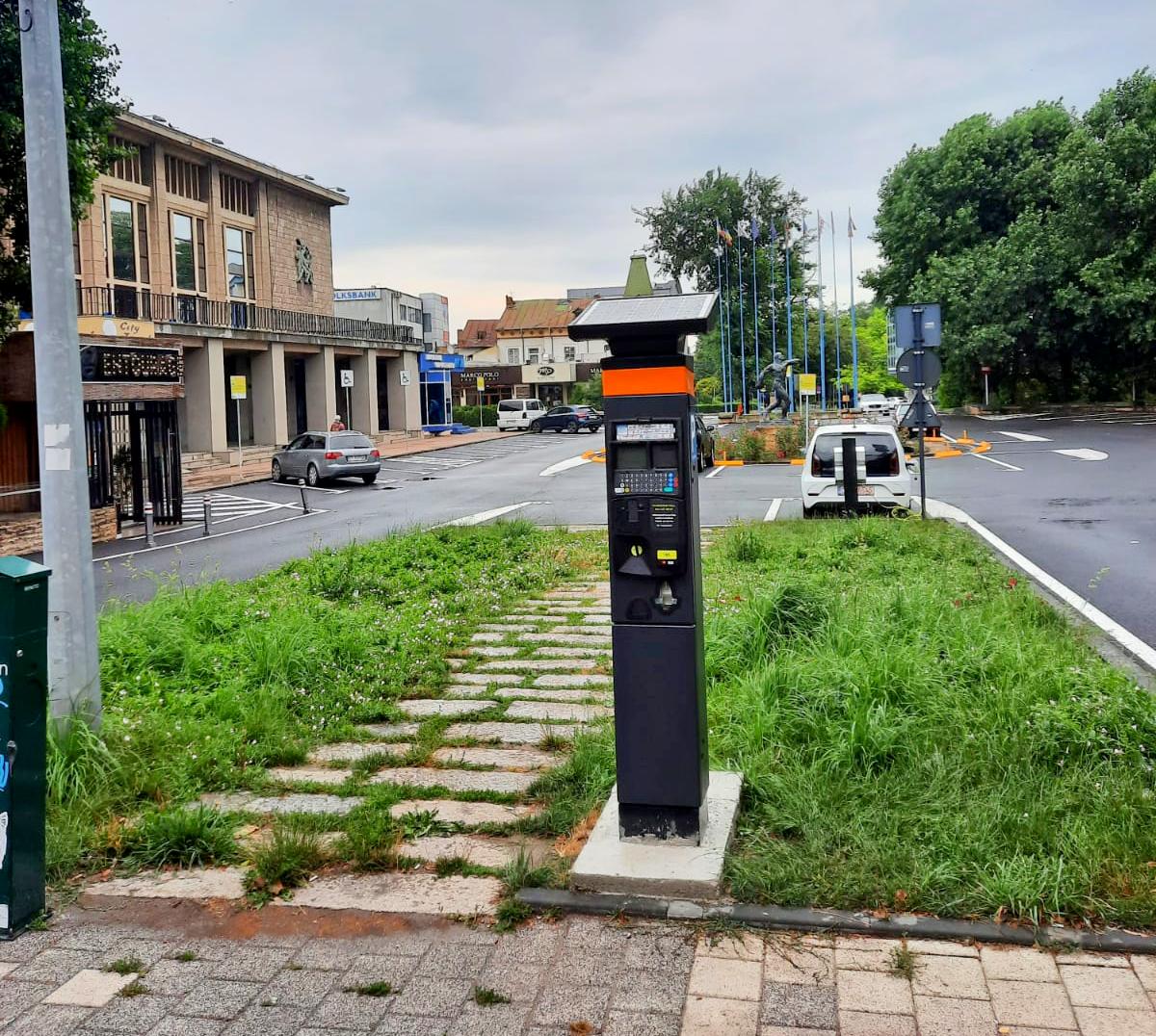 CONSTANŢA: Primăria a început montarea parcometrelor