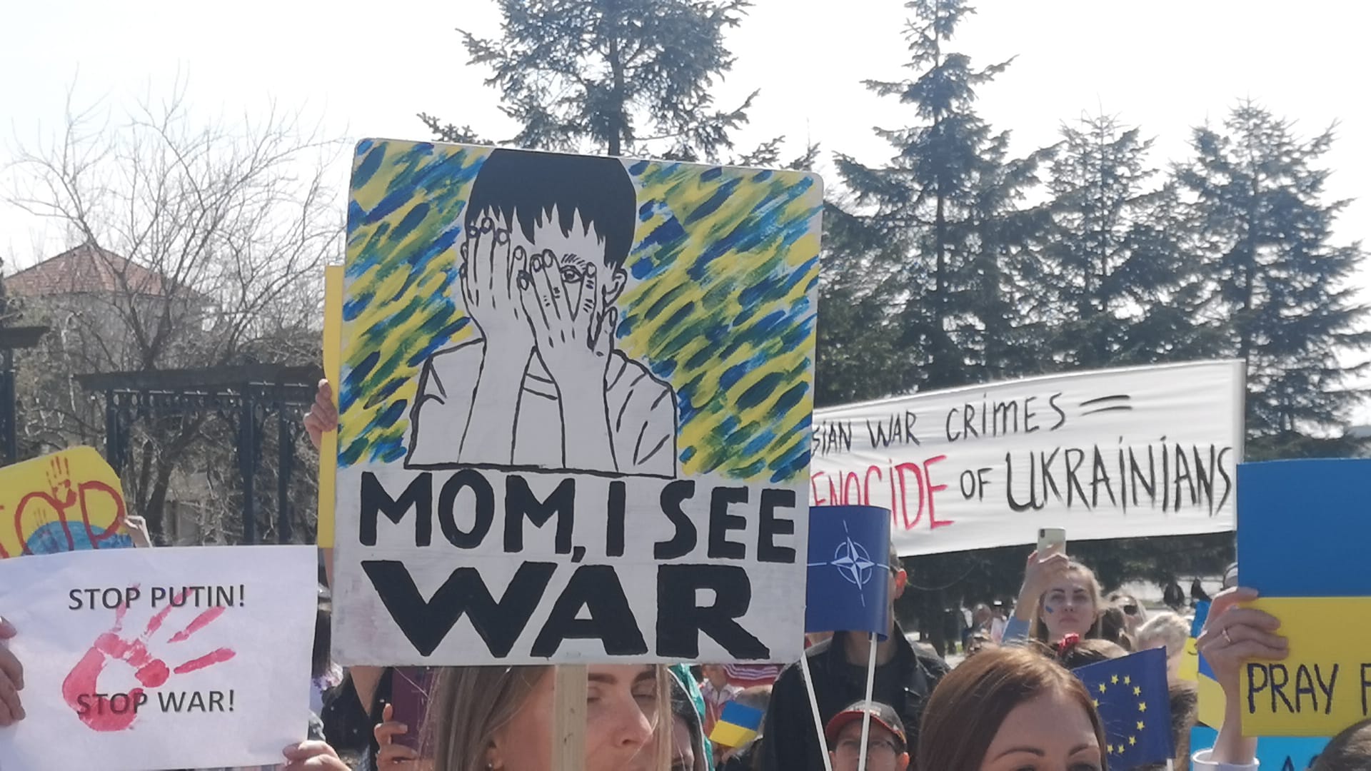 FOTO/AUDIO. Sute de femei din UCRAINA au protestat la Constanța