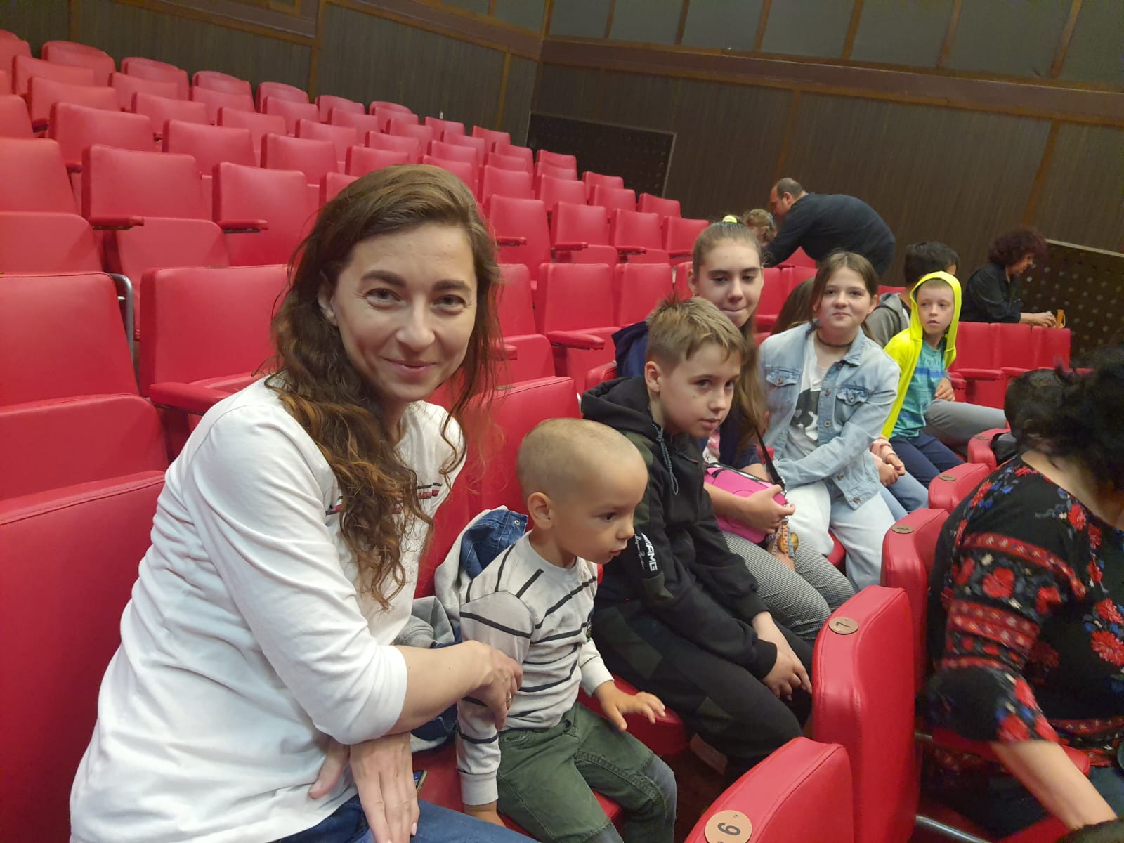 Copii ucraineni la Teatrul de copii și tineret „Căluțul de mare” din Constanța