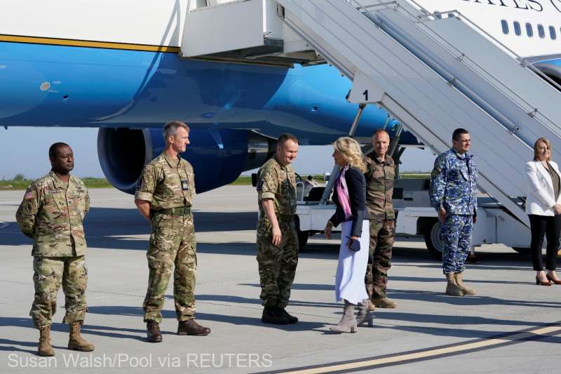Prima Doamnă a SUA, Jill Biden, şi-a început vizita în România, la Baza aeriană Mihail Kogălniceanu