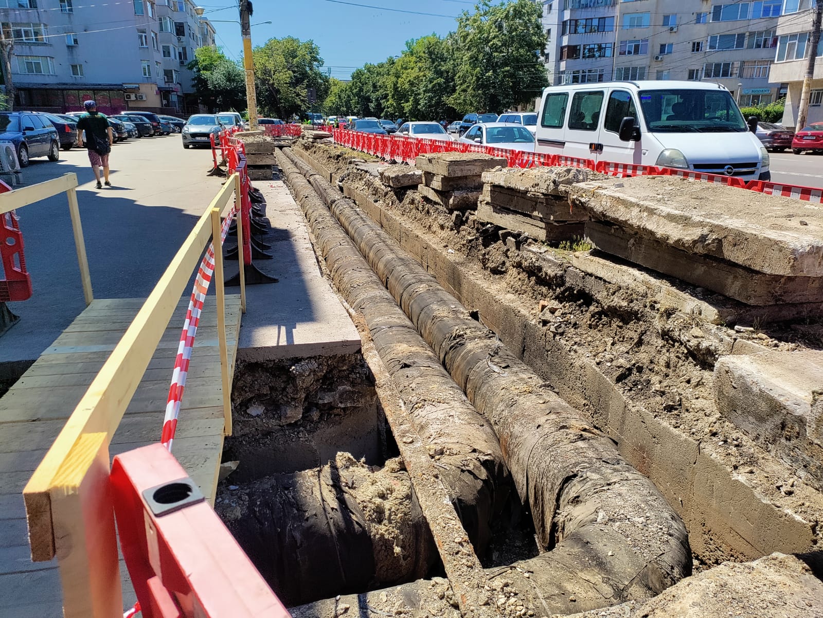 CONSTANŢA: A început înlocuirea conductelor vechi de termoficare, pe Bulevardul Alexandru Lăpuşneanu