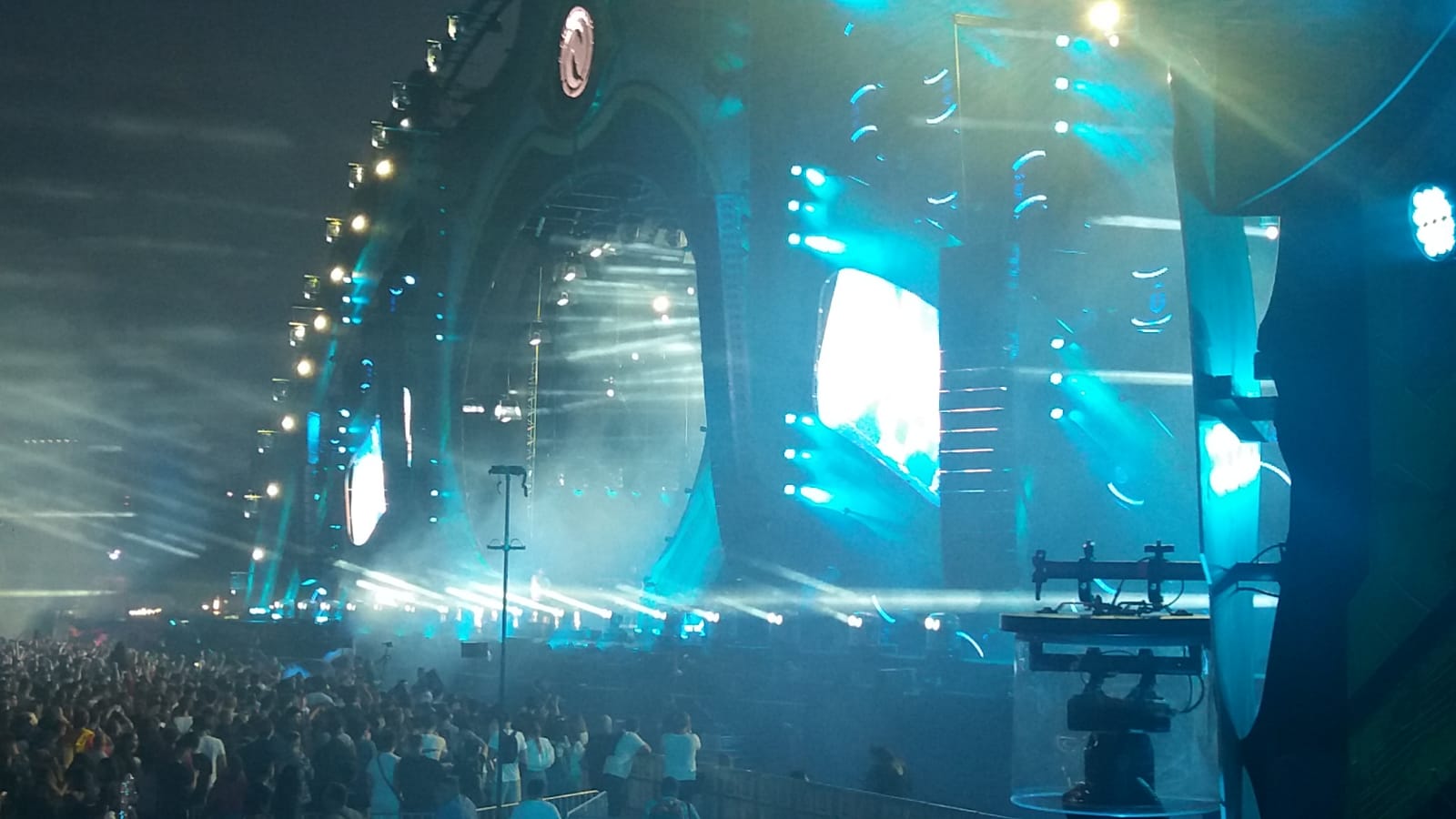 CONSTANŢA: Sute de jandarmi şi poliţişti asigură ordinea şi liniştea publică la festivalul Neversea